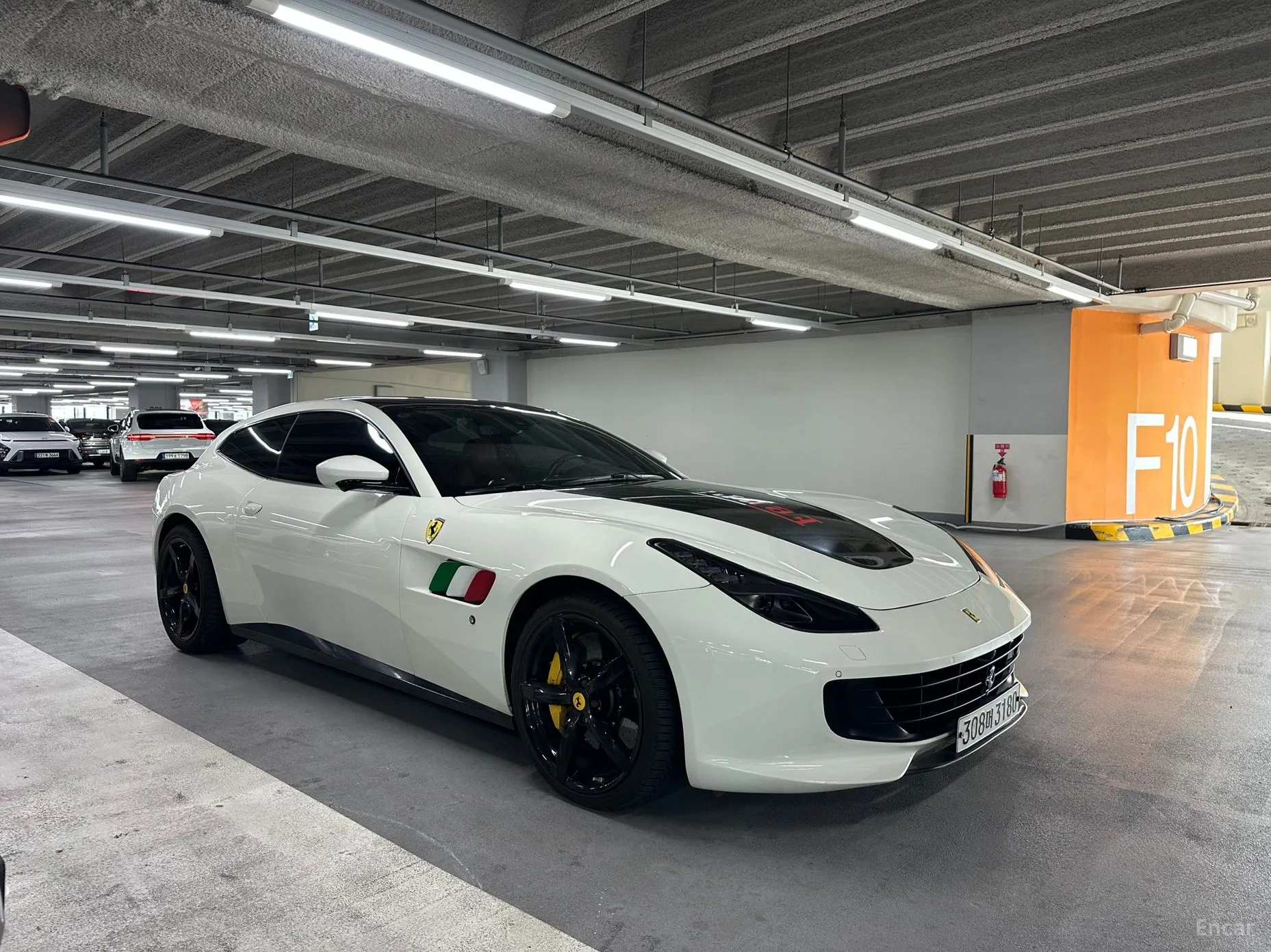 Ferrari GTC4 Rousseau превью 5