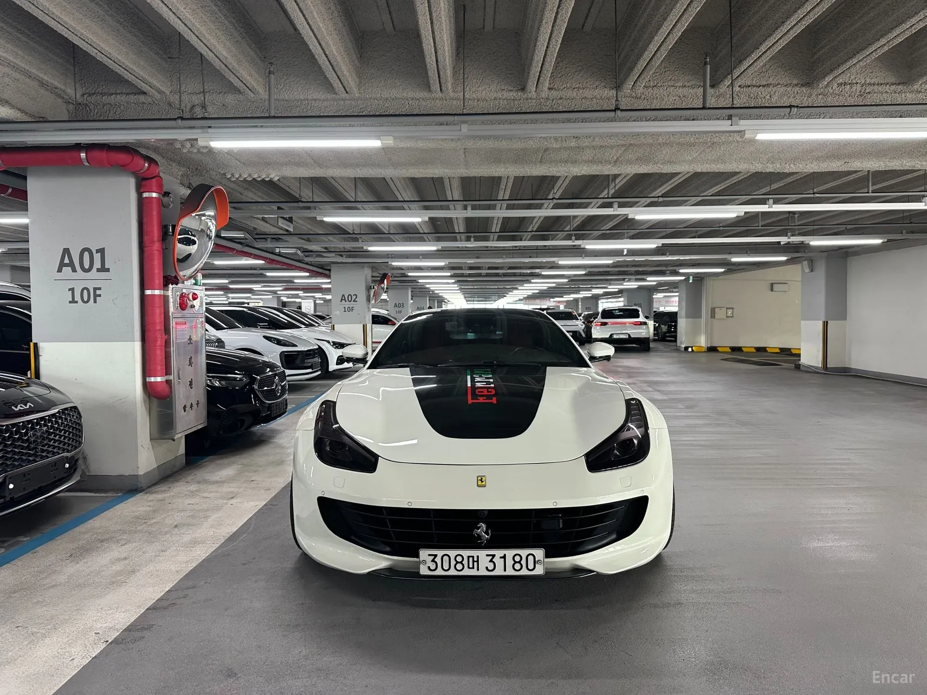 Ferrari GTC4 Rousseau превью 6