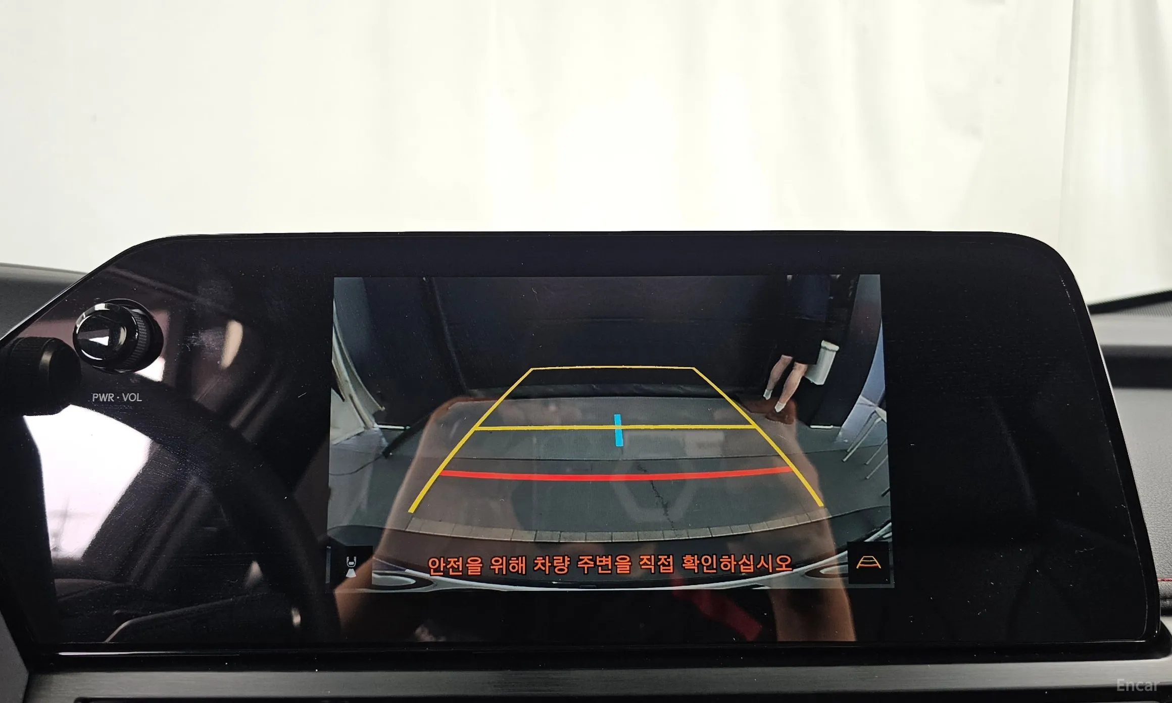 Lexus UX300h превью 15