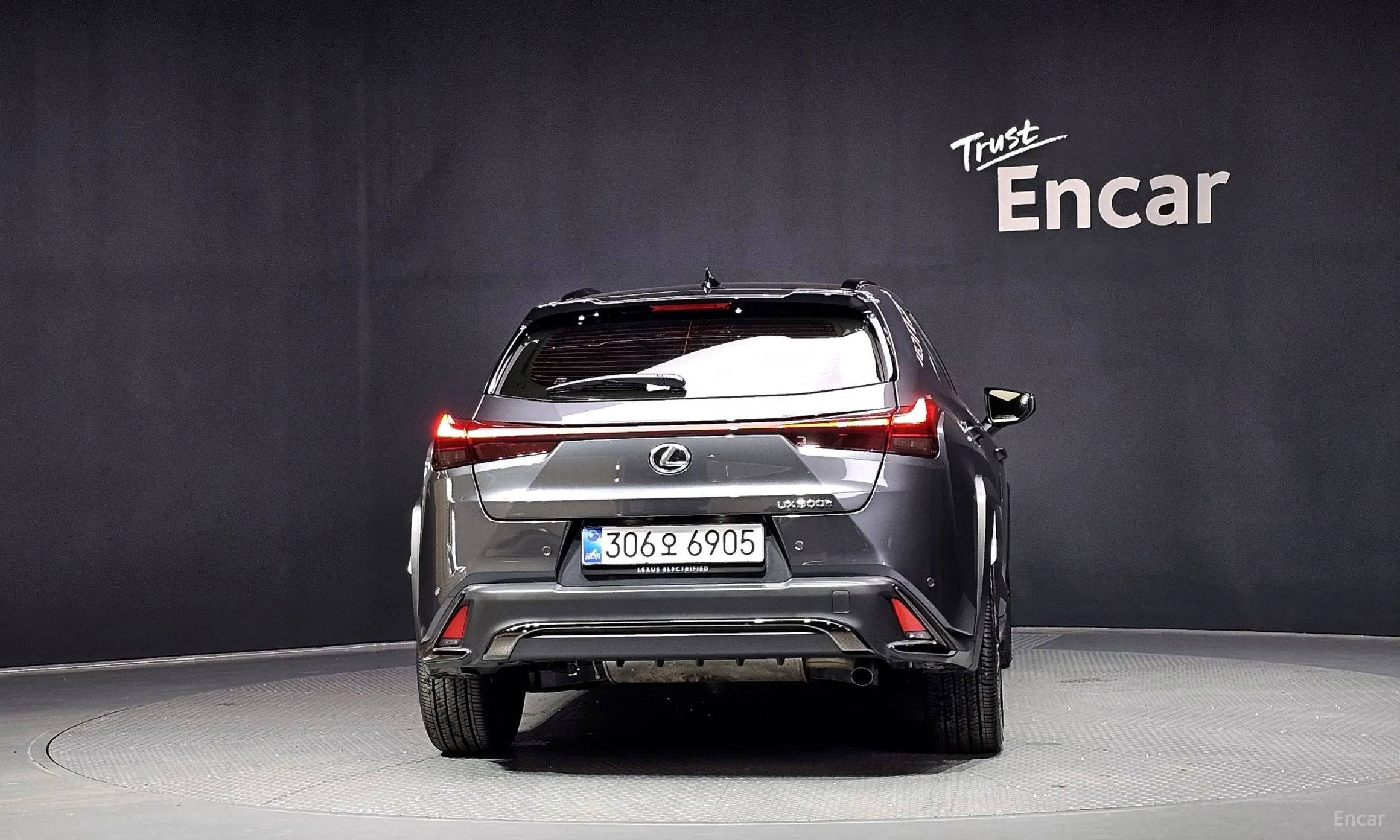 Lexus UX300h превью 4