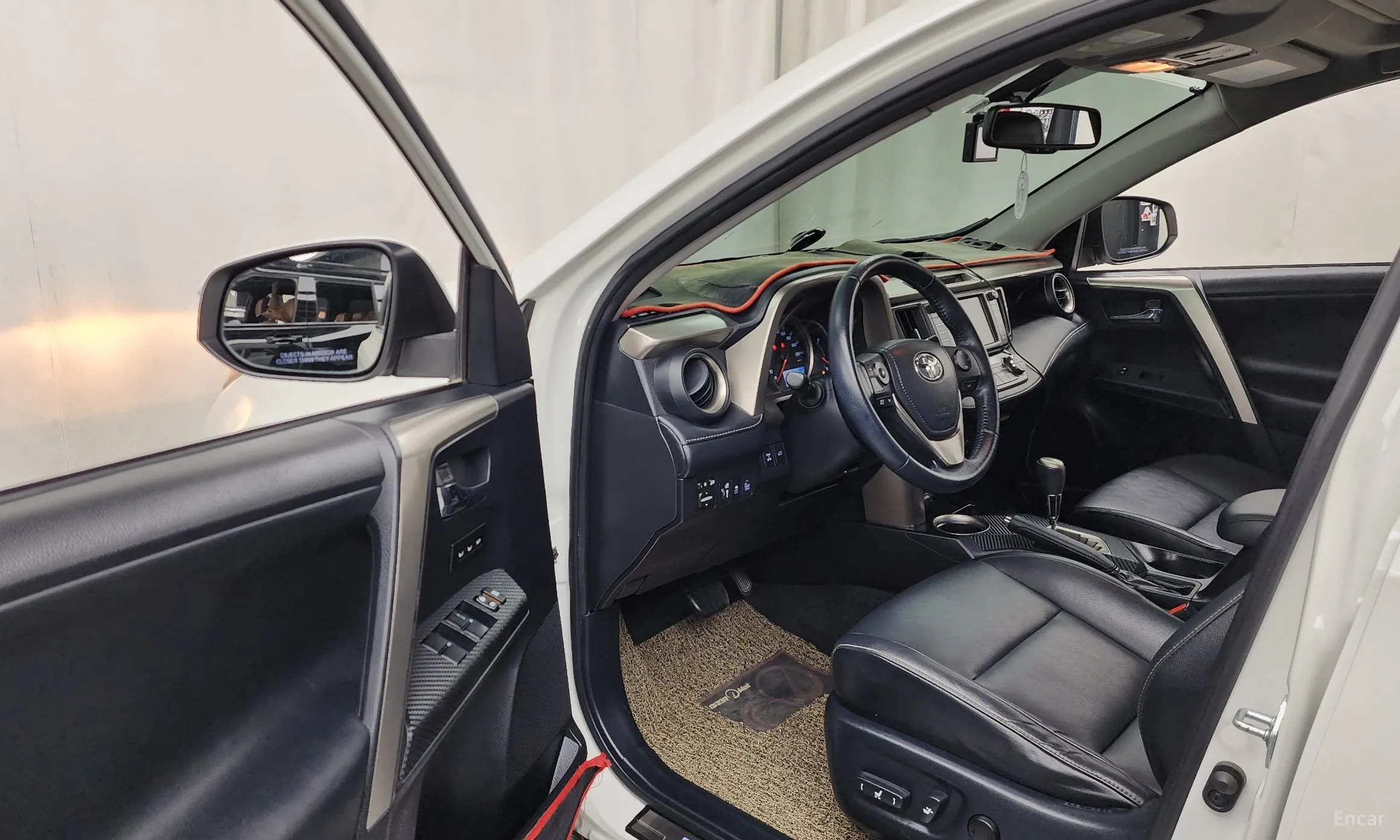 Toyota RAV4 превью 10