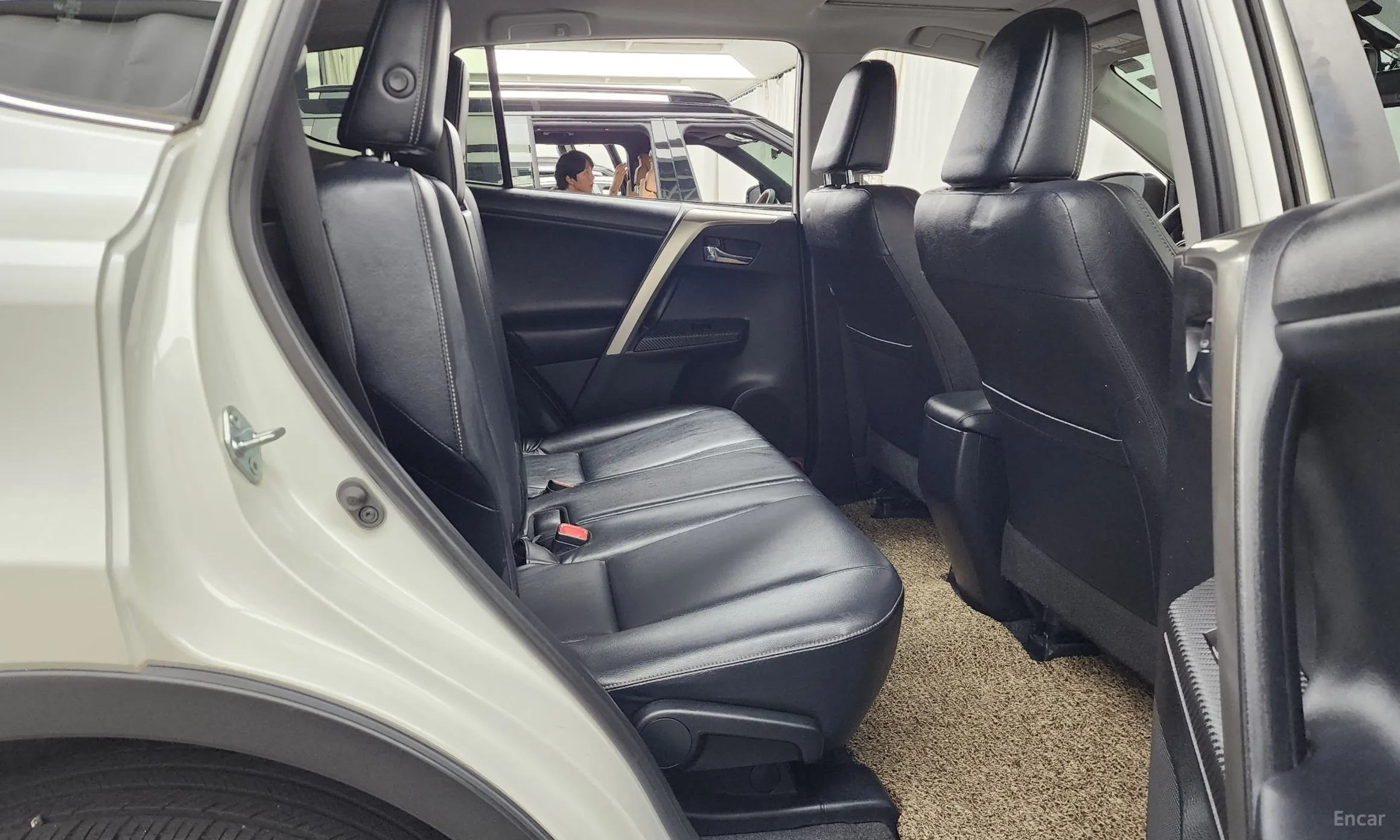 Toyota RAV4 превью 12