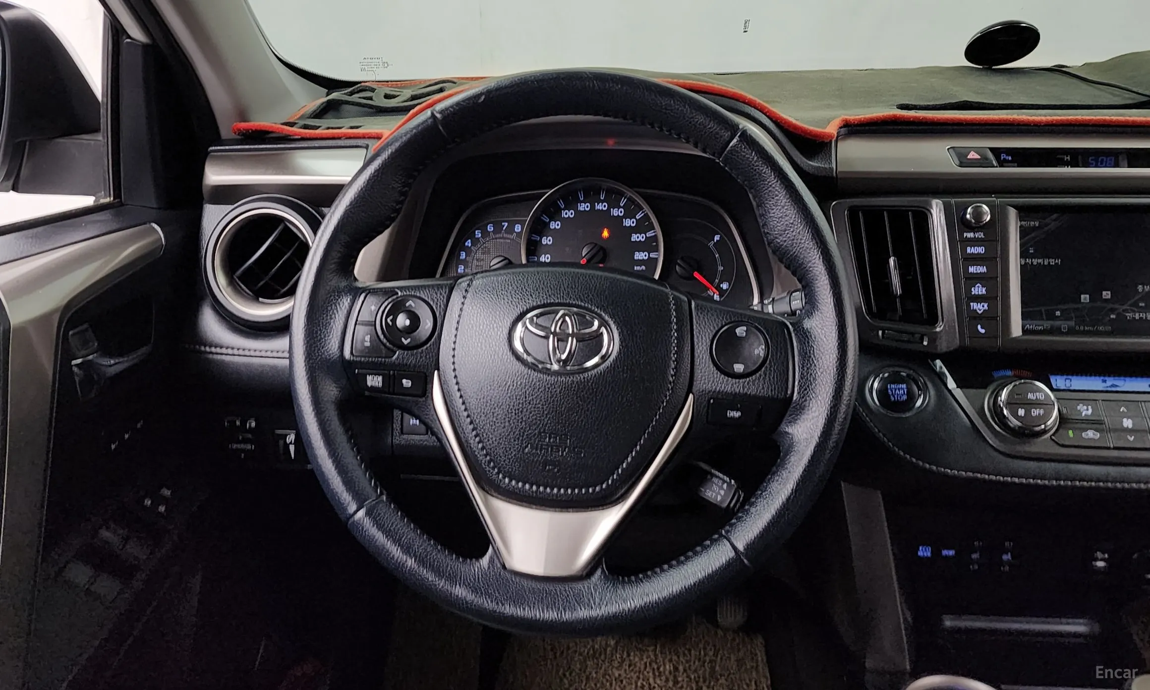 Toyota RAV4 превью 13
