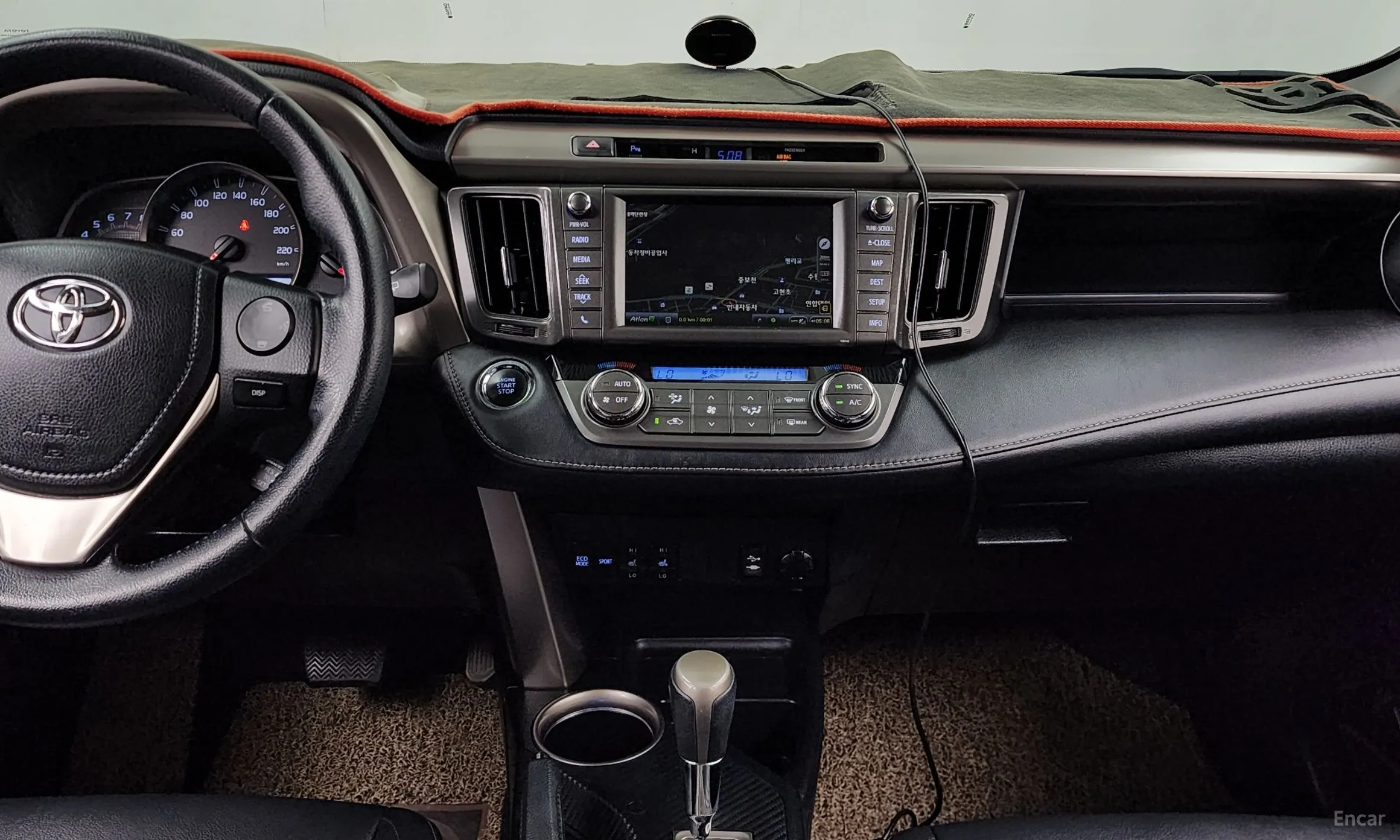 Toyota RAV4 превью 14