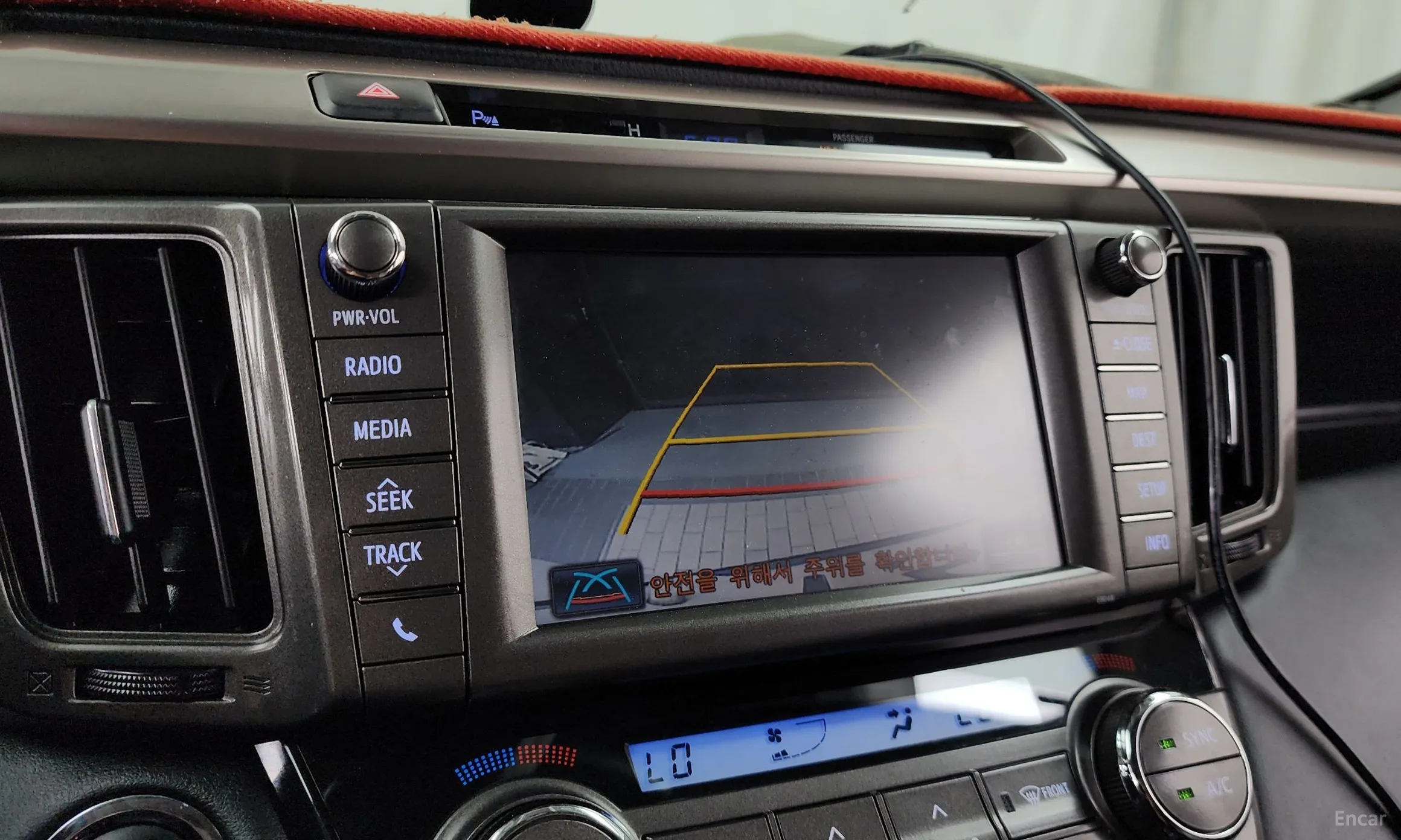 Toyota RAV4 превью 15