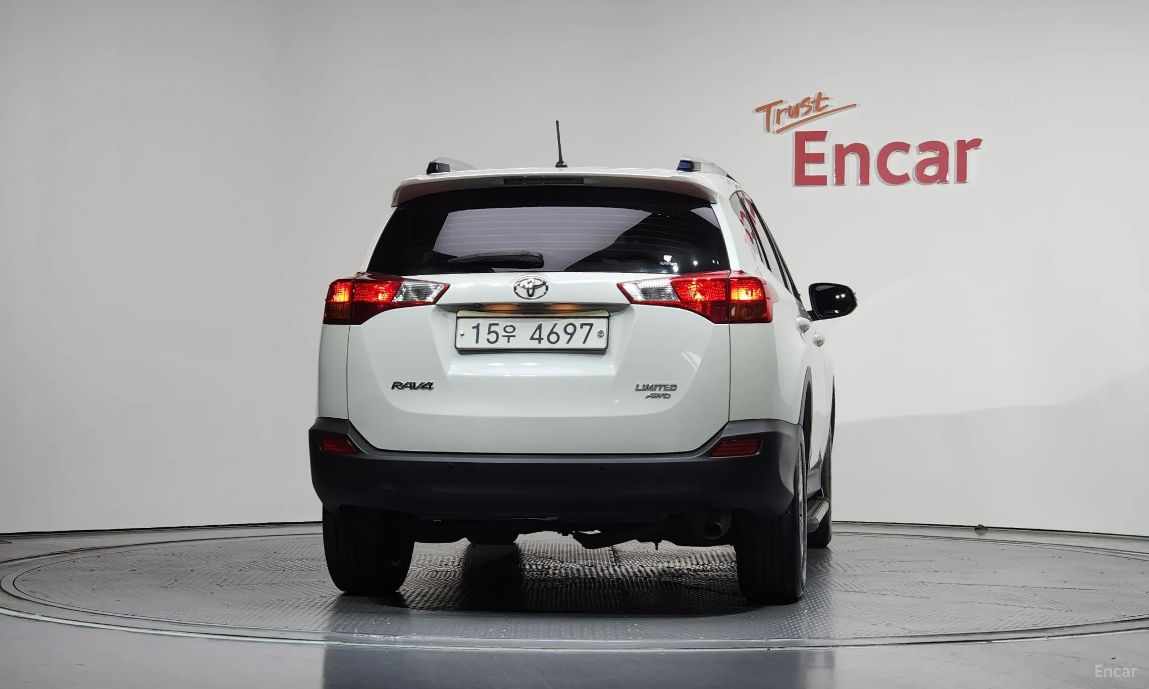 Toyota RAV4 превью 4