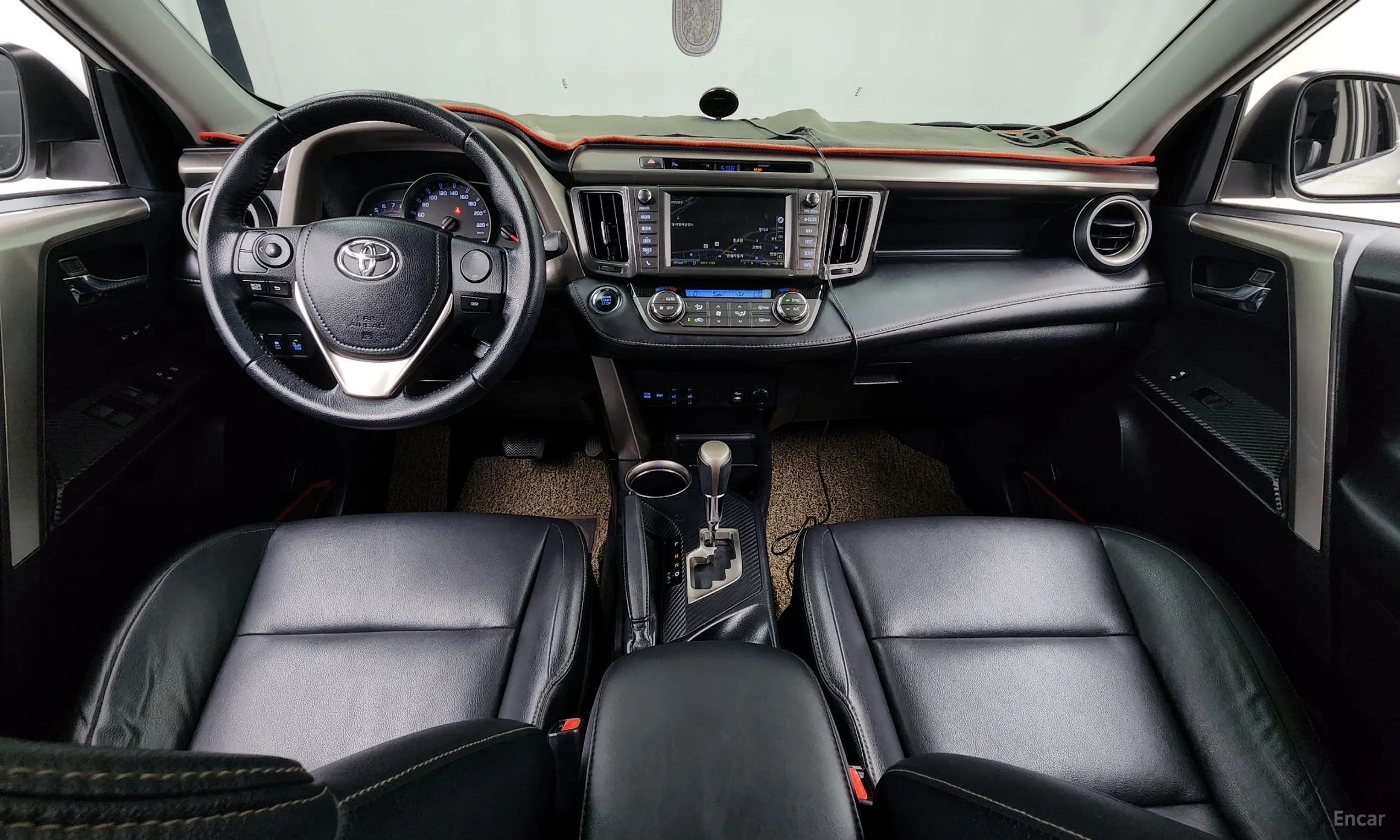 Toyota RAV4 превью 7