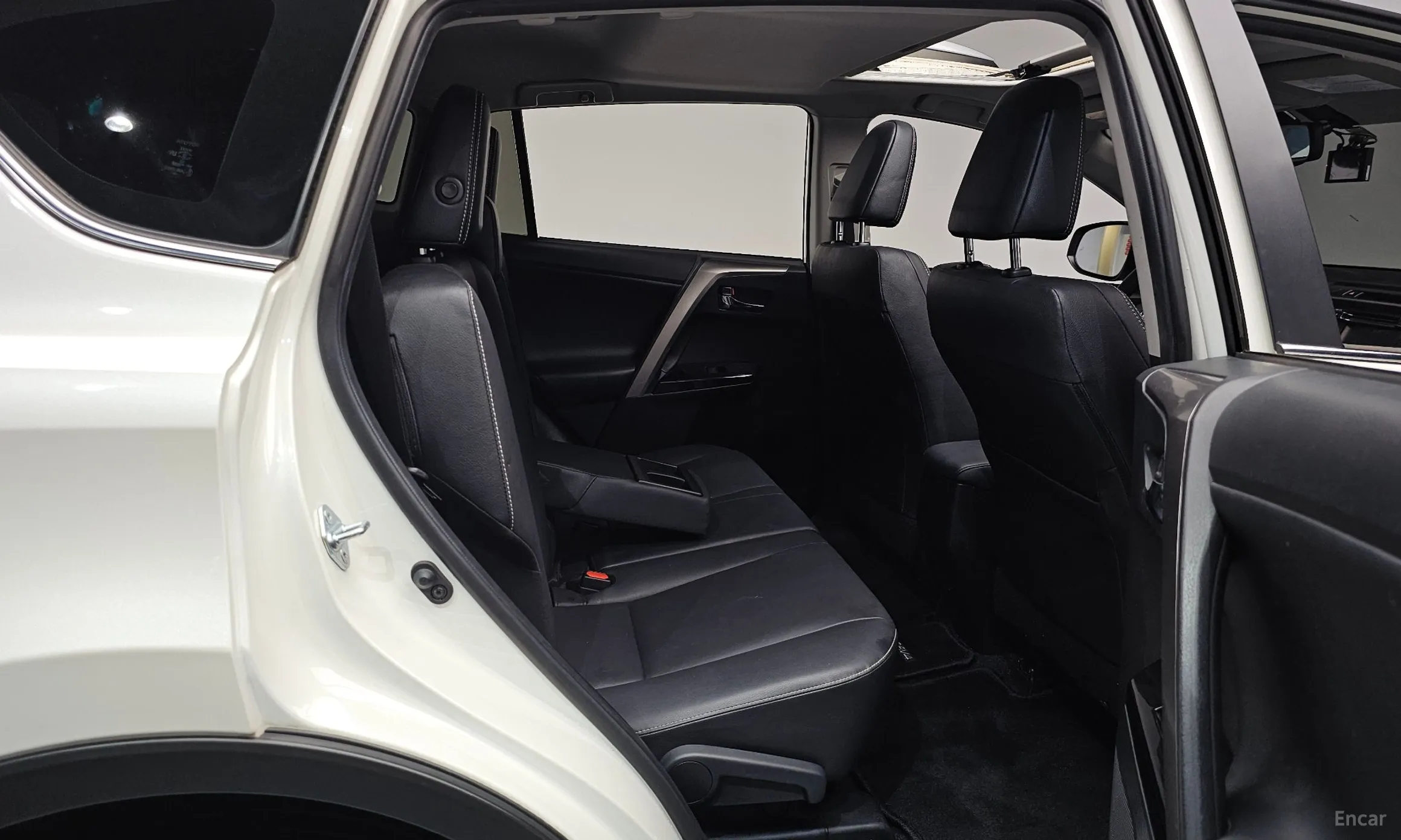 Toyota RAV4 превью 12