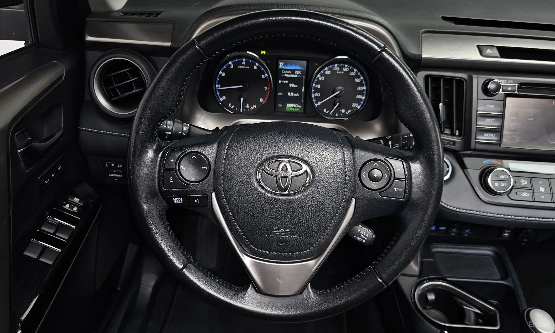 Toyota RAV4 превью 13
