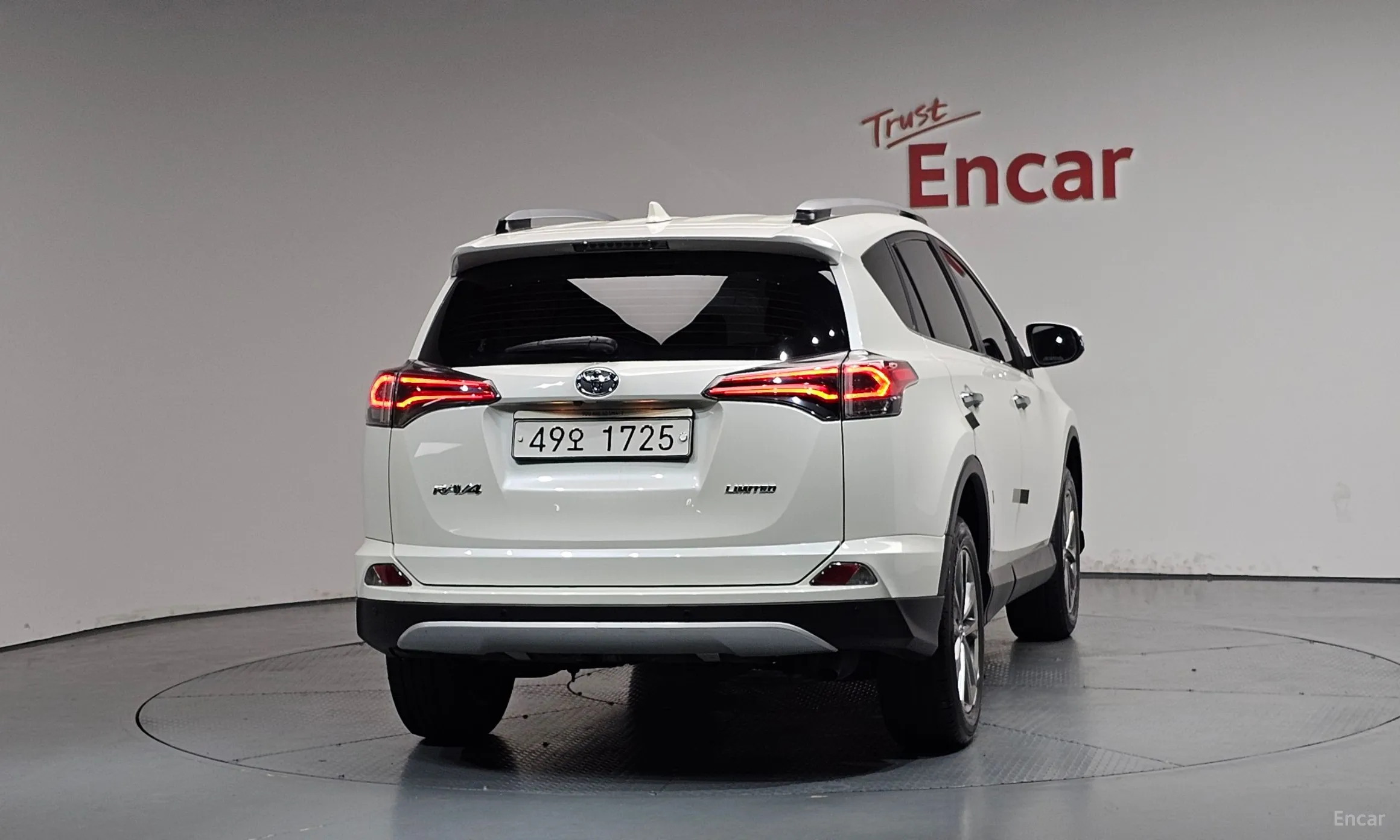 Toyota RAV4 превью 4