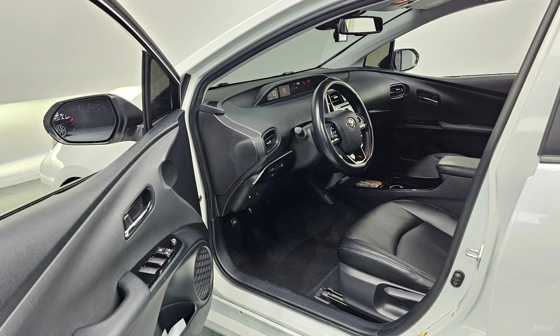 Toyota Prius 4th Generation превью 10