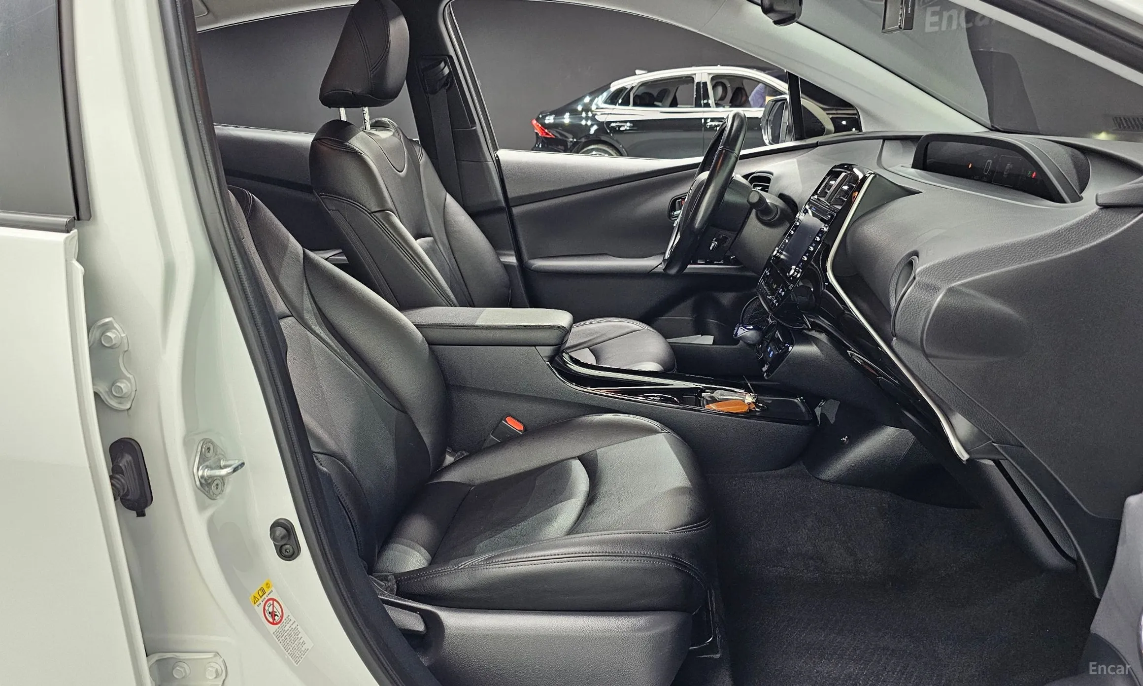 Toyota Prius 4th Generation превью 12