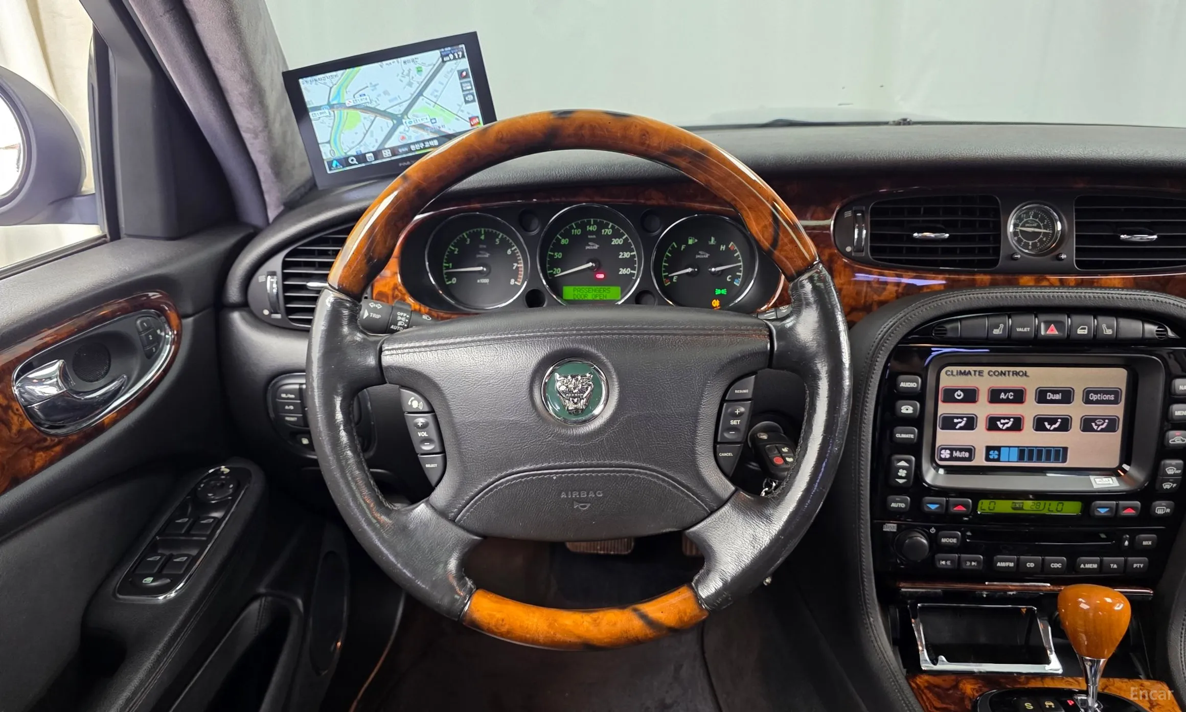 Jaguar XJ-8 превью 13