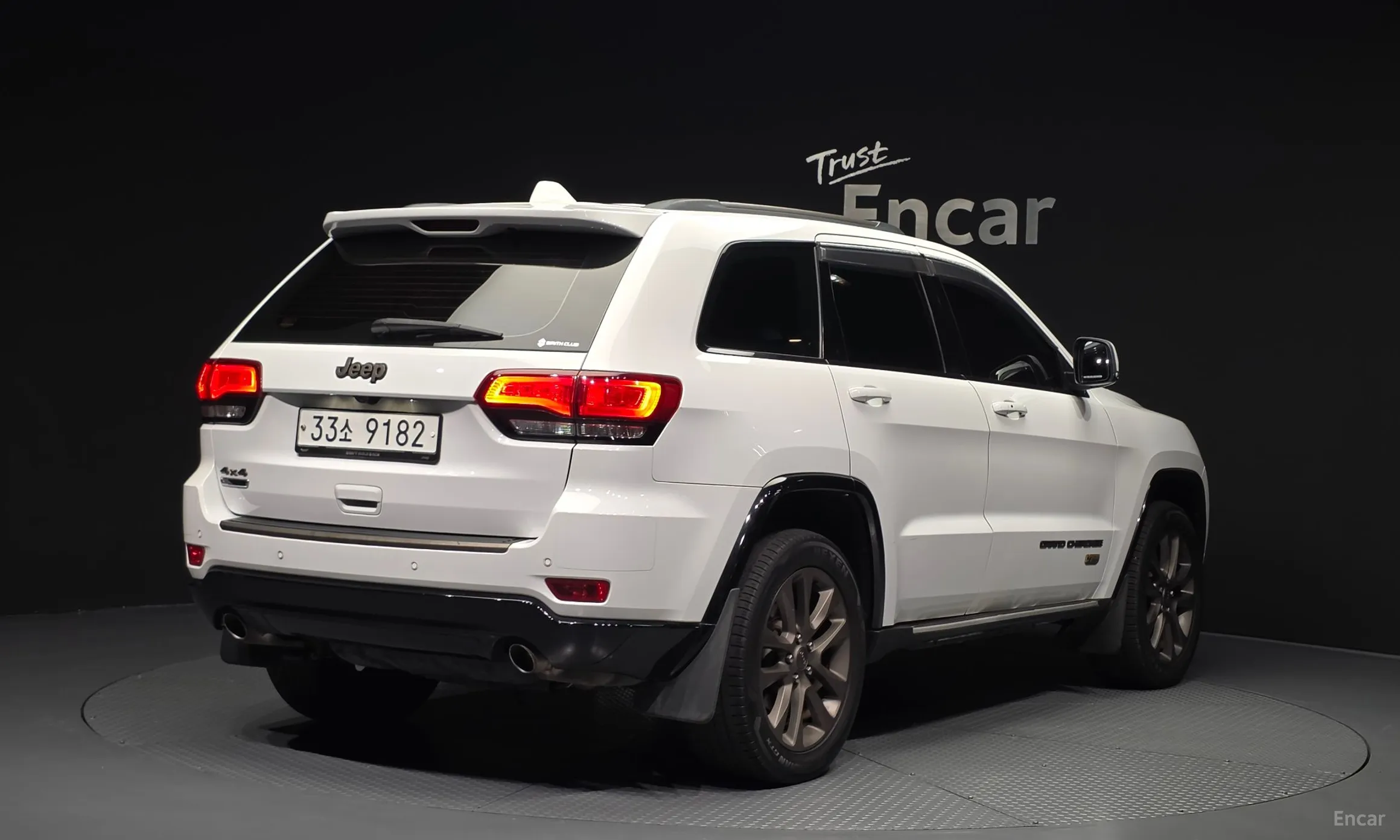Jeep Grand Cherokee превью 2