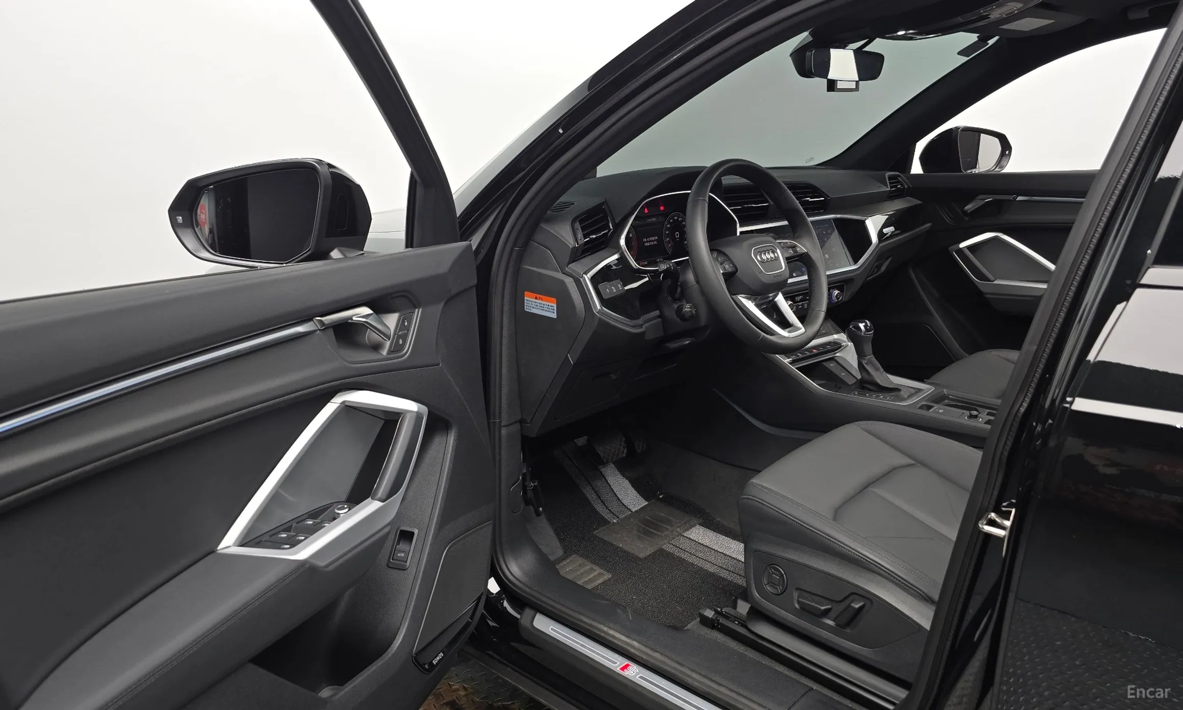 Audi Q3 (F3) превью 10