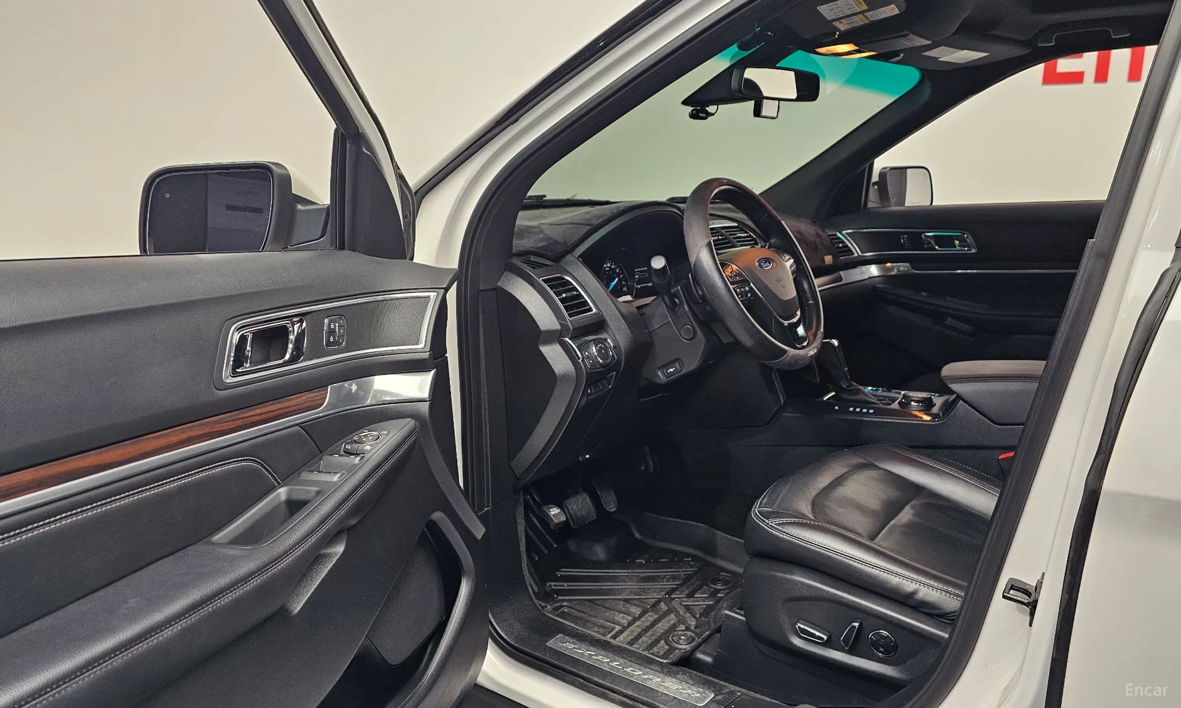 Ford Explorer превью 10