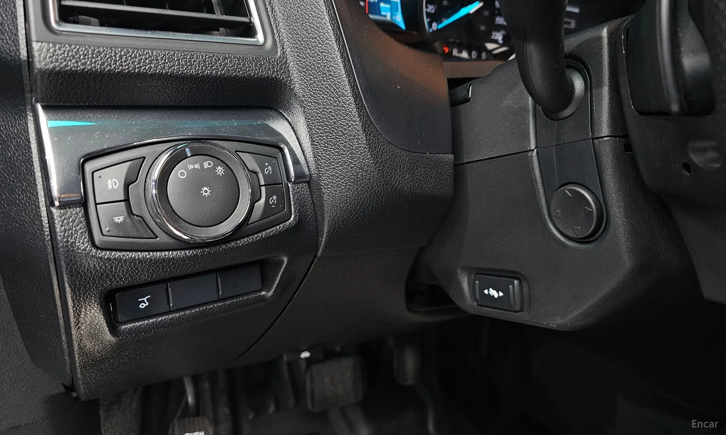 Ford Explorer превью 16