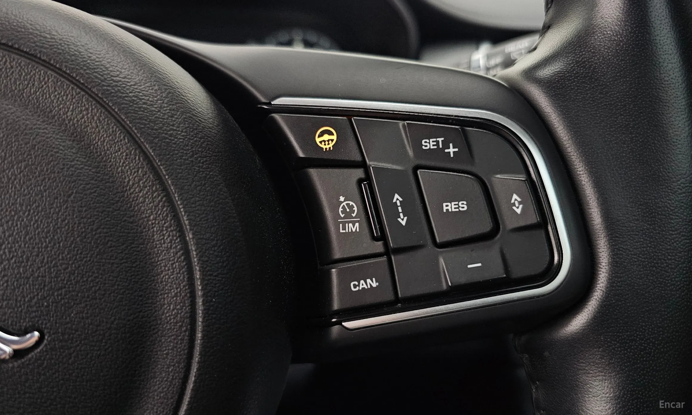 Jaguar E-PACE превью 16
