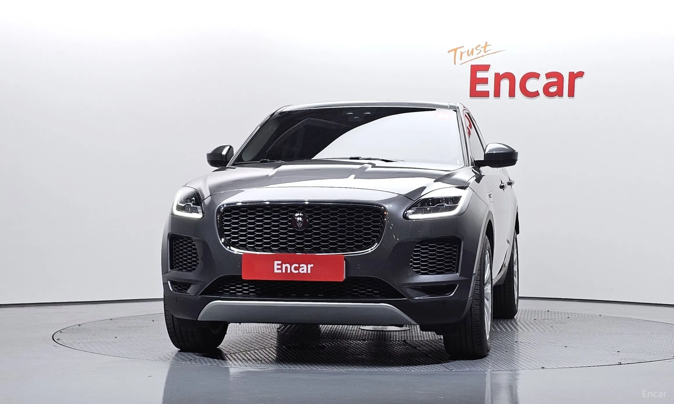 Jaguar E-PACE превью 3