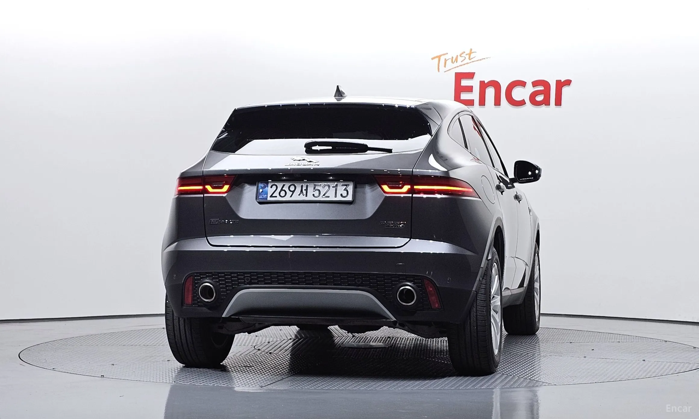 Jaguar E-PACE превью 4
