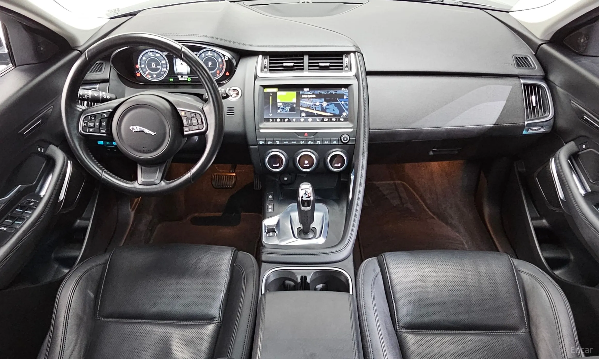 Jaguar E-PACE превью 7
