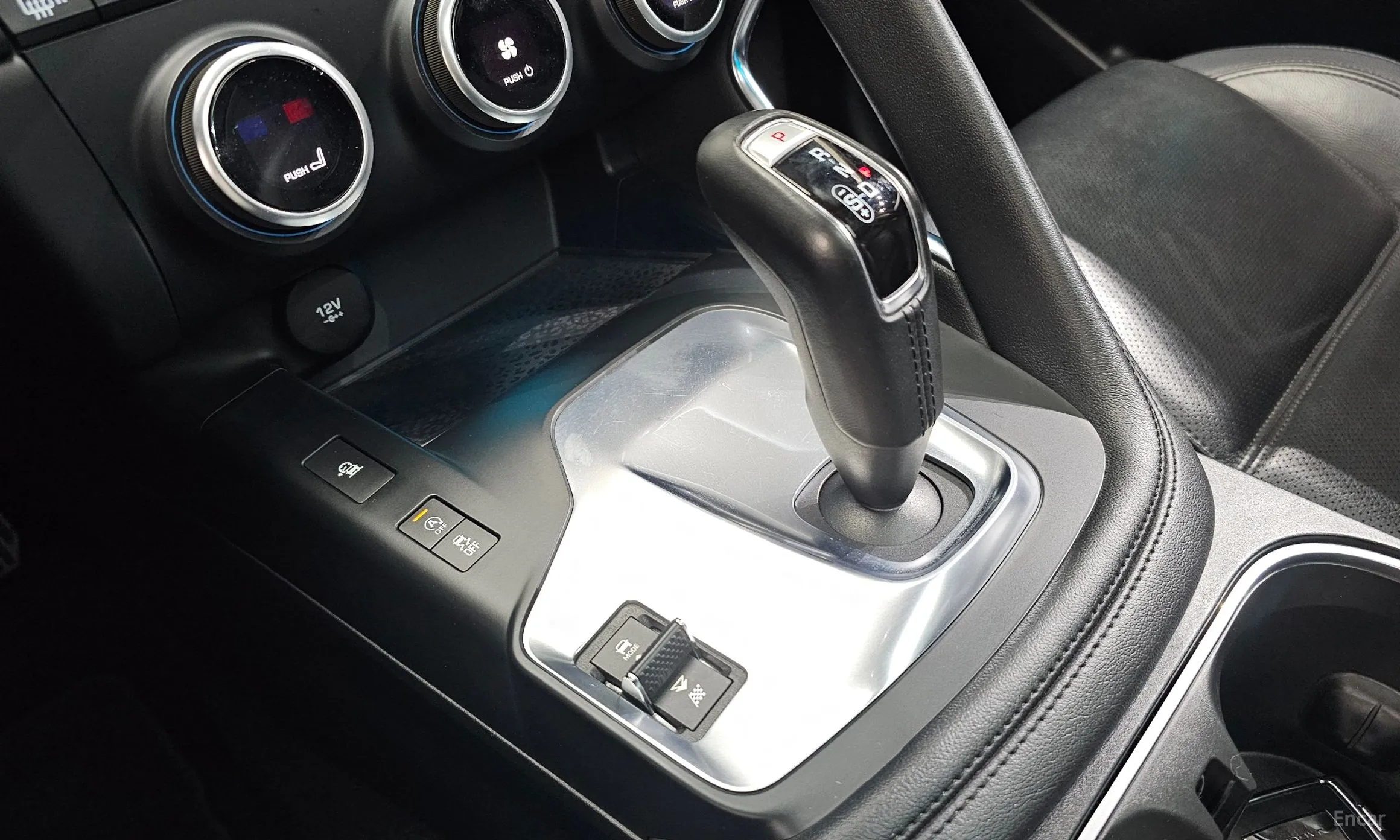 Jaguar E-PACE превью 9