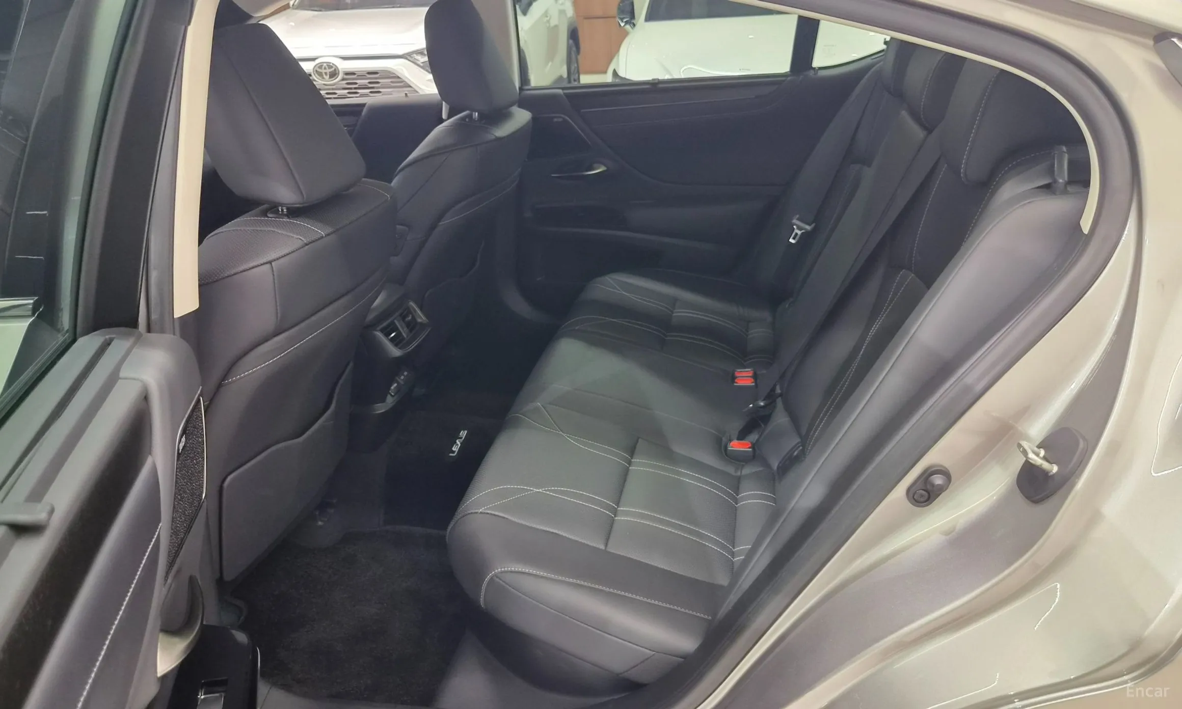 Lexus ES300h 7th Generation превью 11