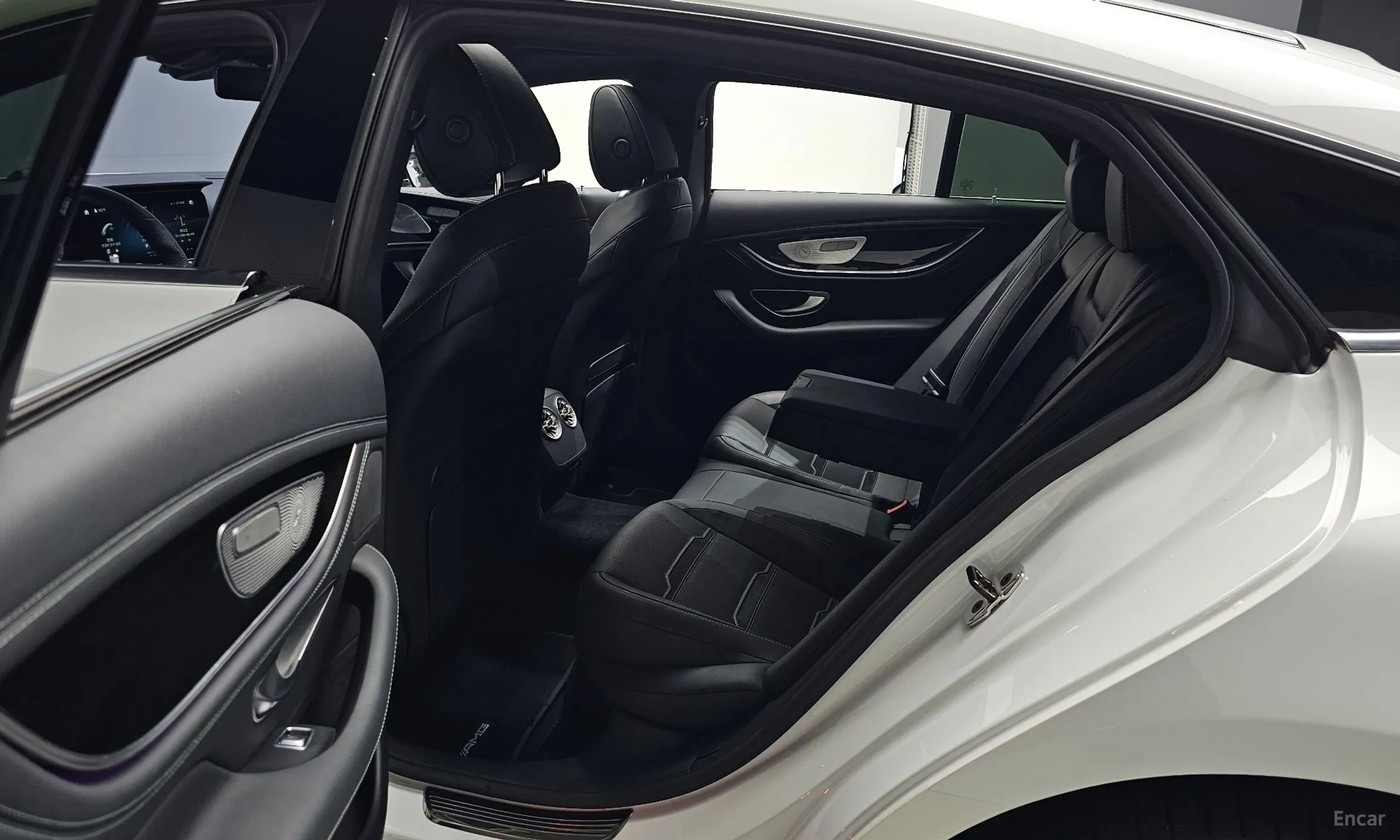 Mercedes Benz AMG GT превью 12