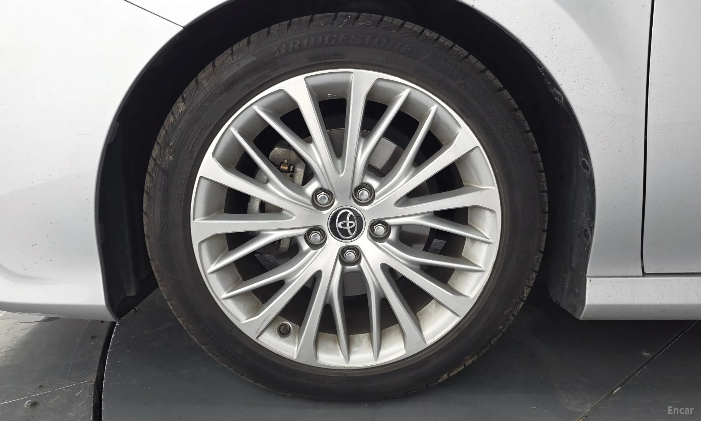 Toyota Camry (XV70) превью 5