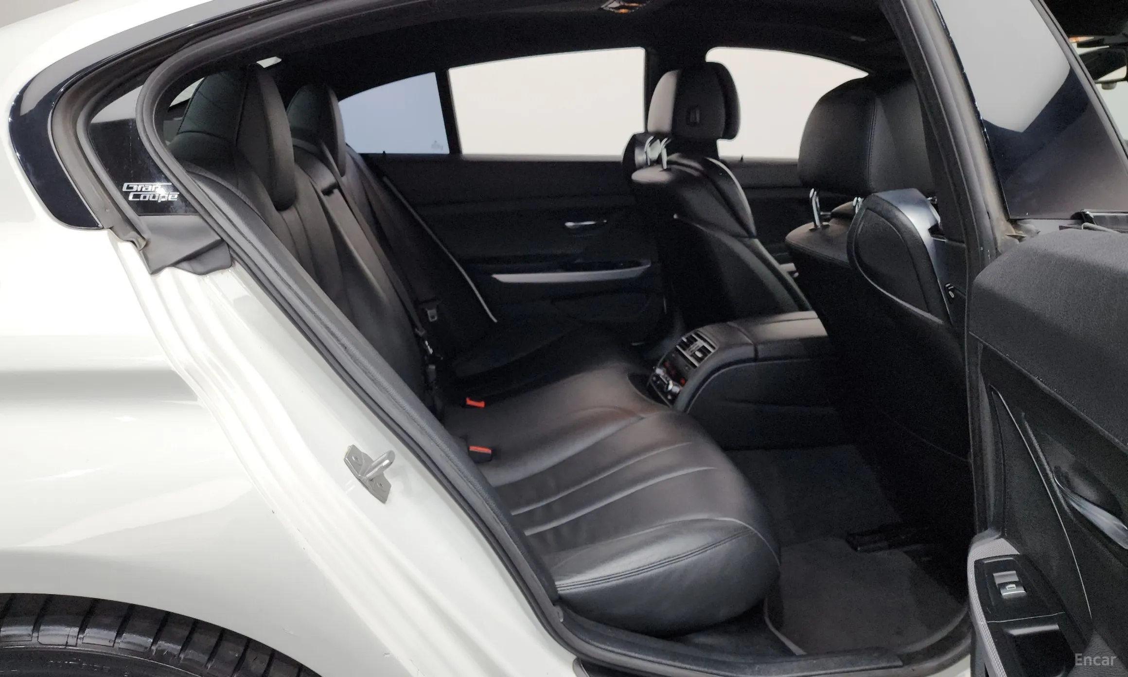 BMW 6 Series (F12) превью 11