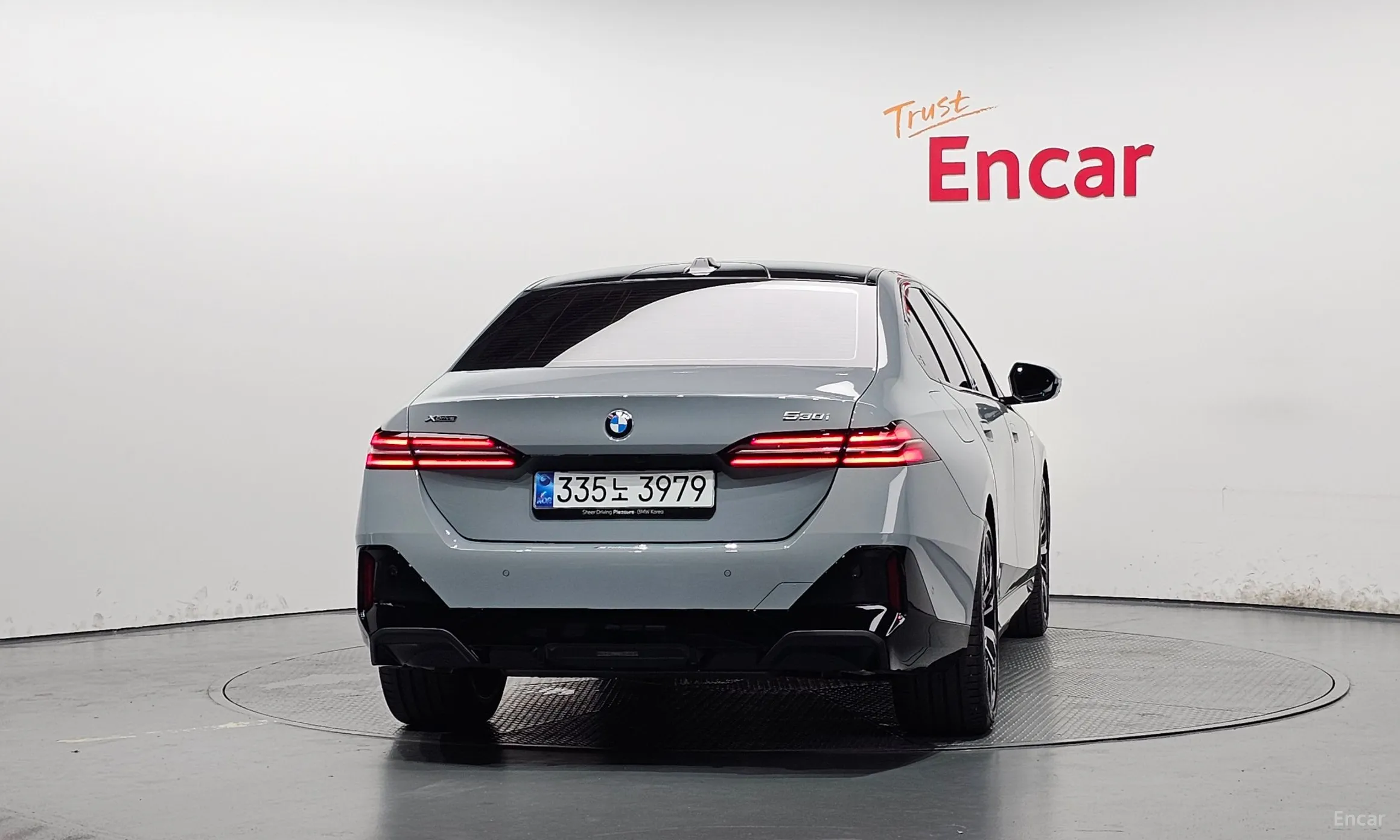 BMW 5 Series (G60) превью 4