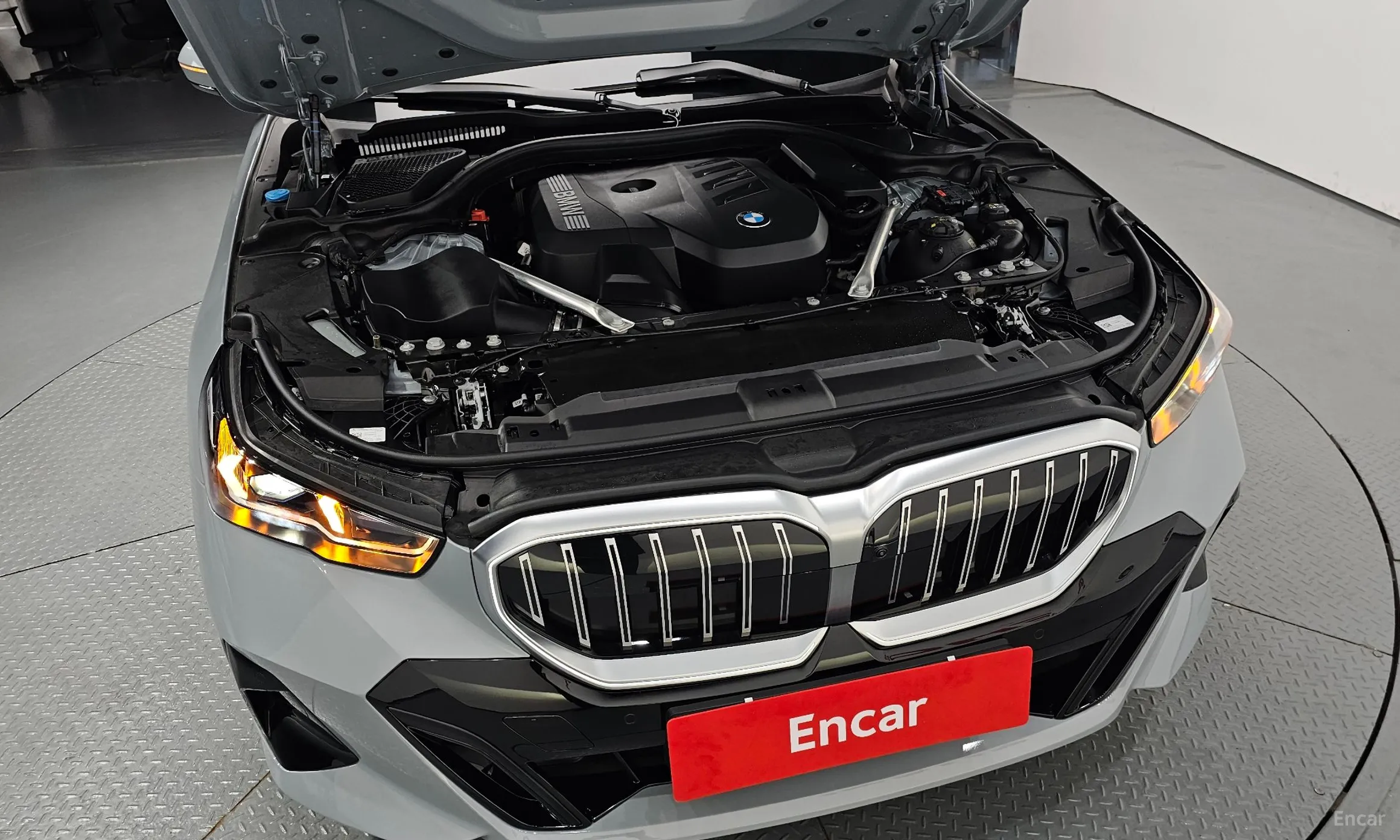 BMW 5 Series (G60) превью 6