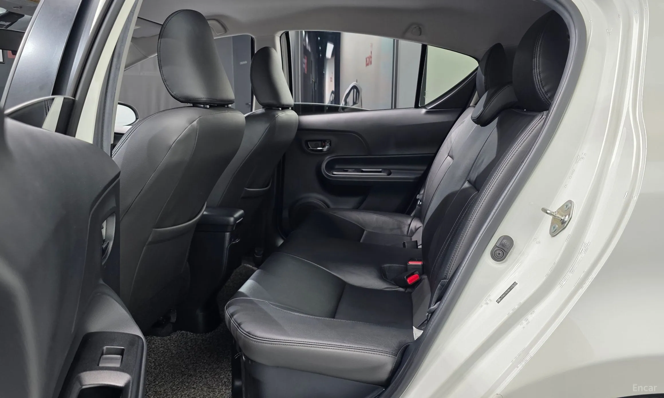 Toyota Prius C превью 11