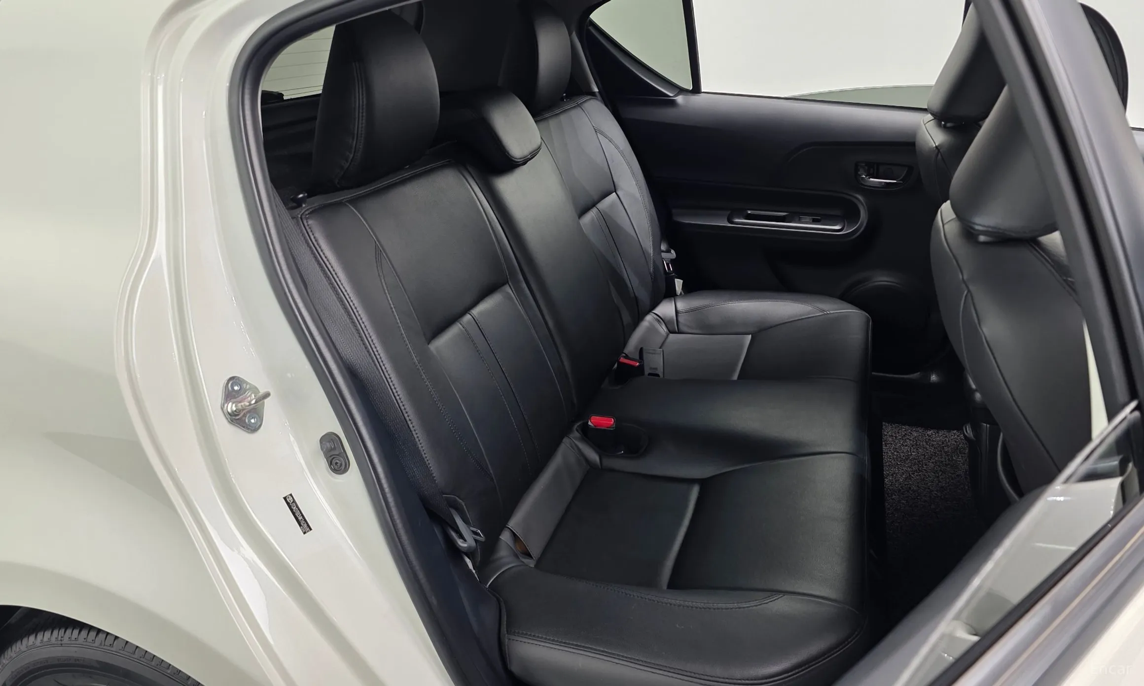 Toyota Prius C превью 12