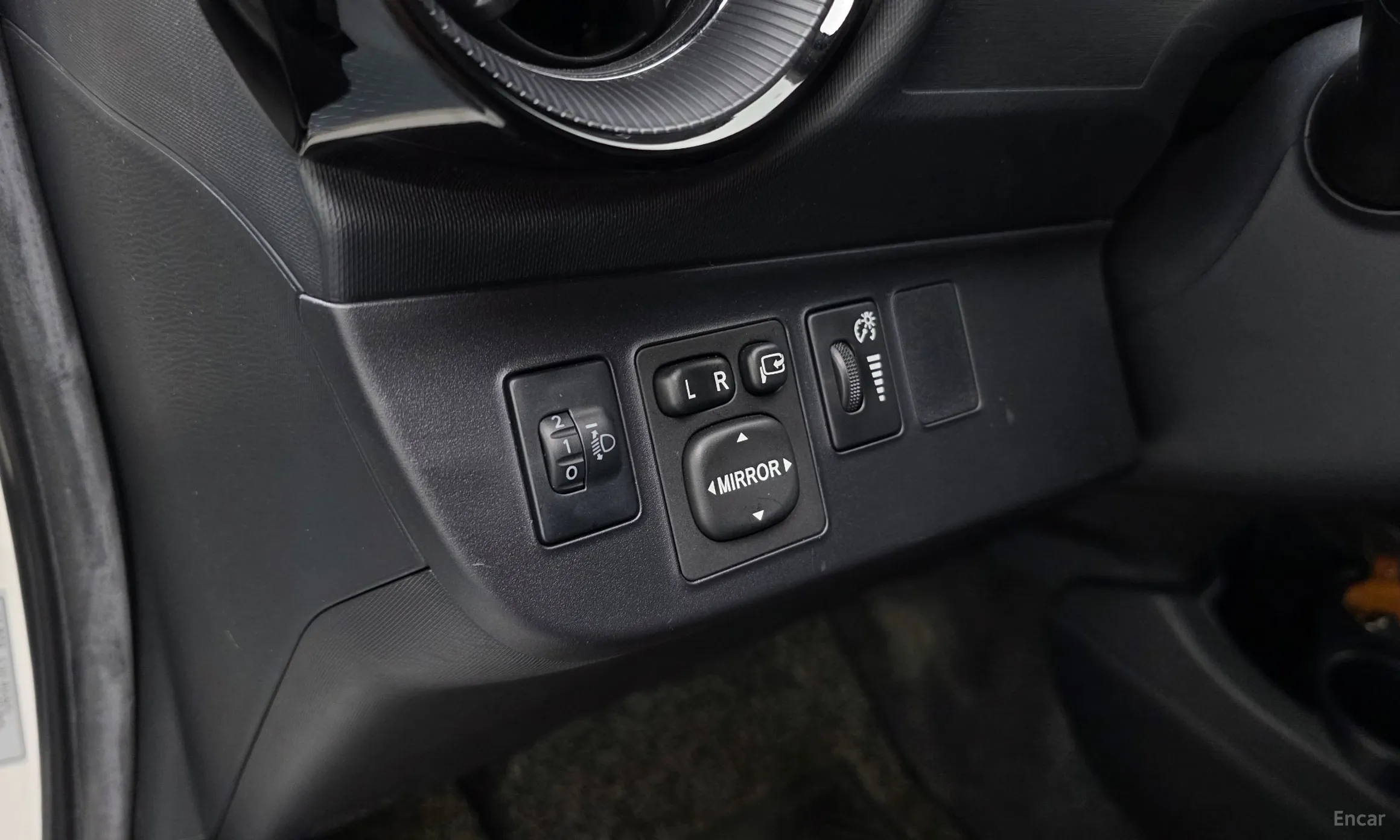 Toyota Prius C превью 18