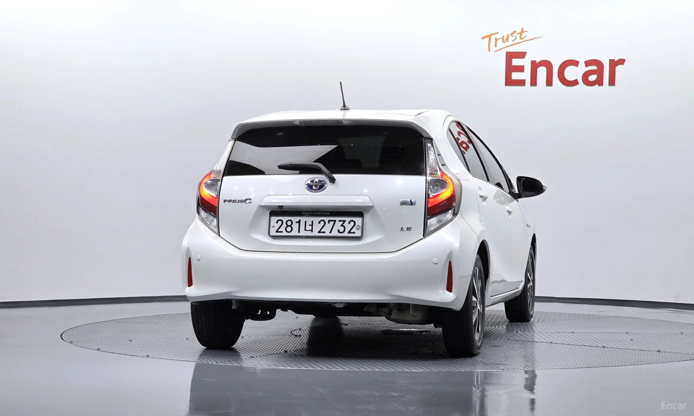 Toyota Prius C превью 4