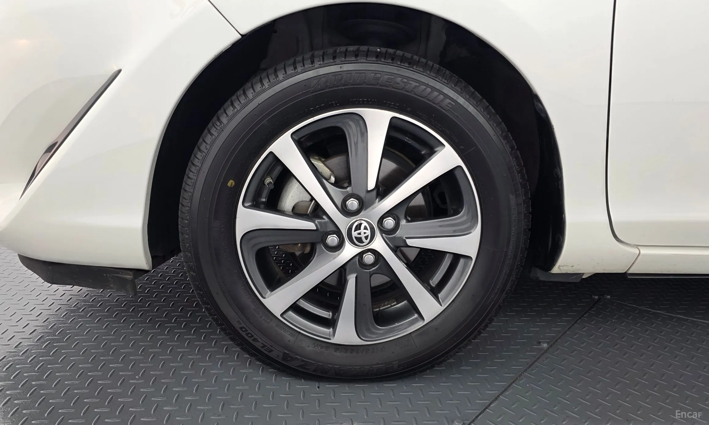 Toyota Prius C превью 5