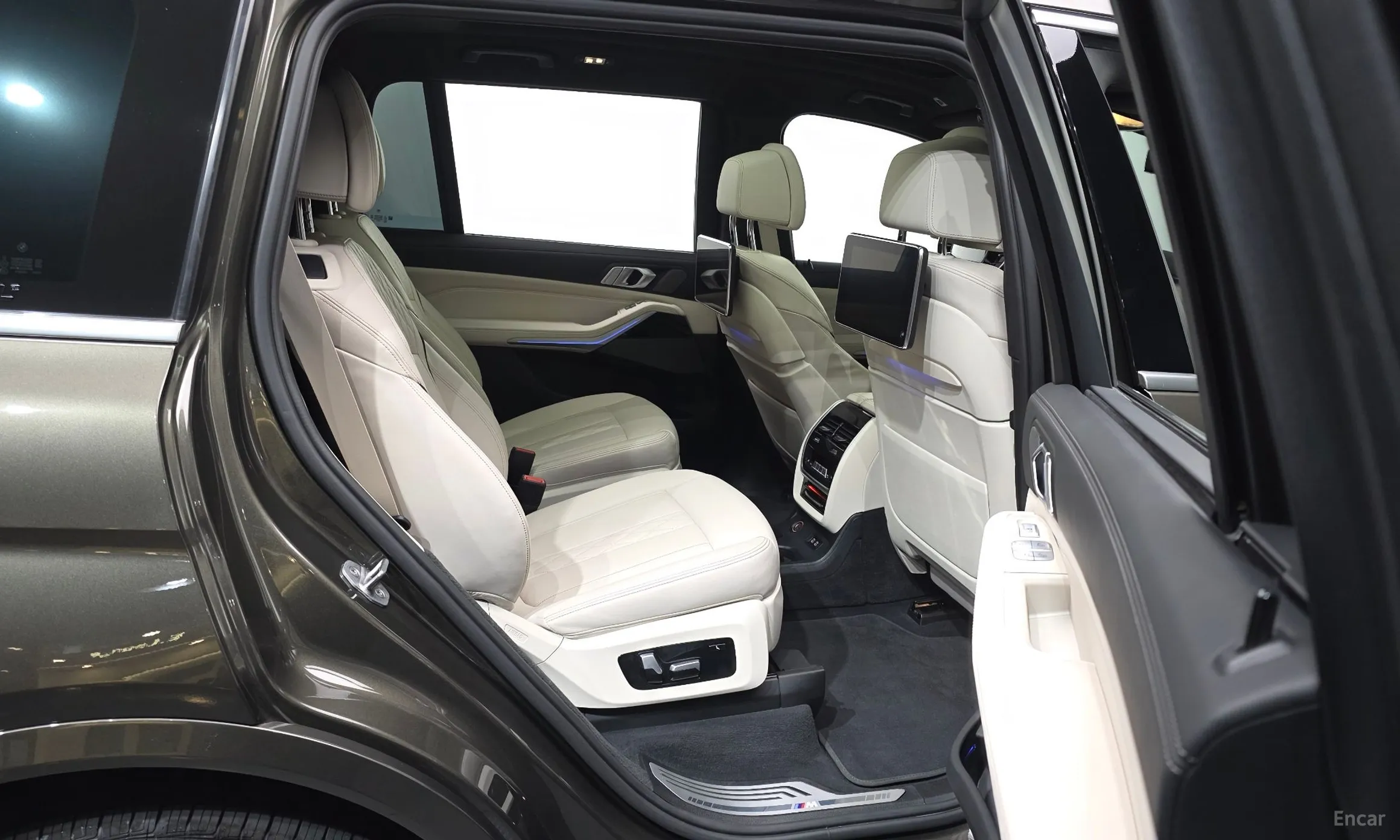 BMW X7 (G07) превью 12