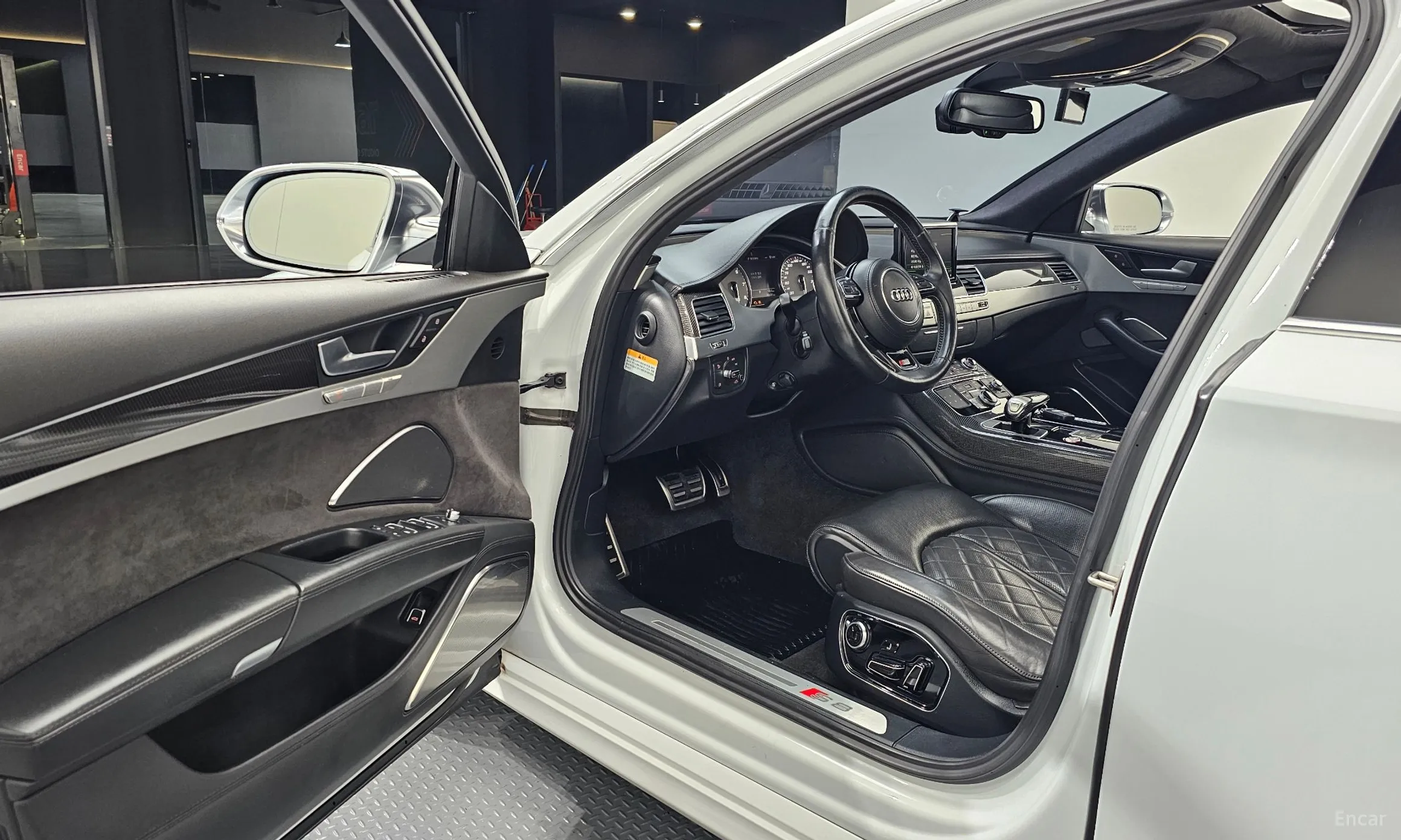 Audi S8 превью 10