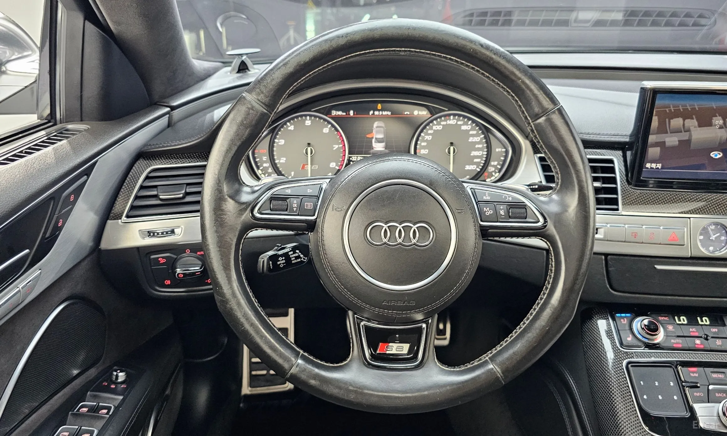 Audi S8 превью 13