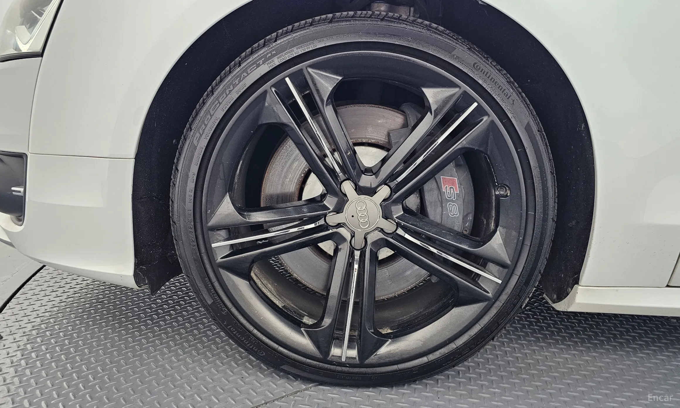 Audi S8 превью 5