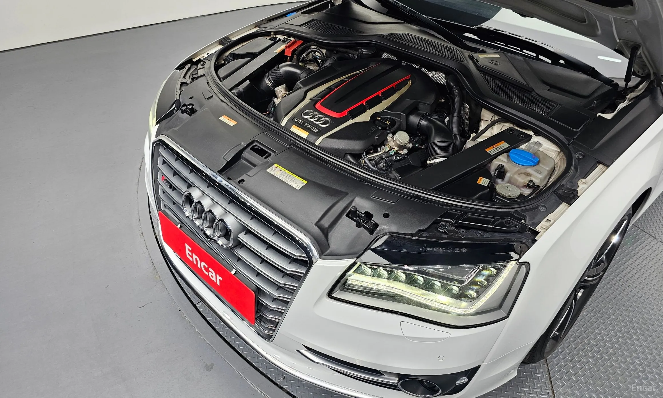Audi S8 превью 6