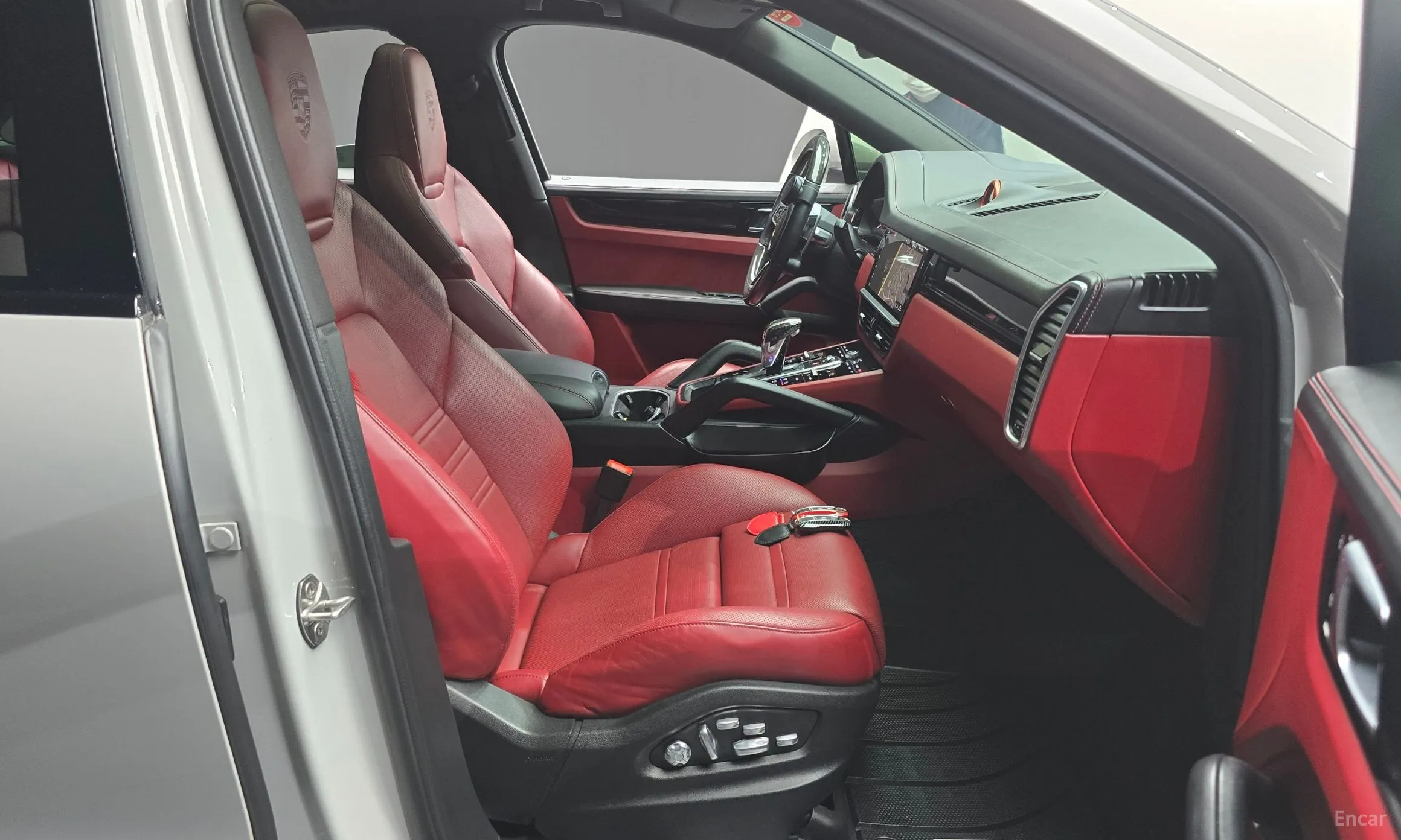 Porsche Cayenne (PO536) превью 11