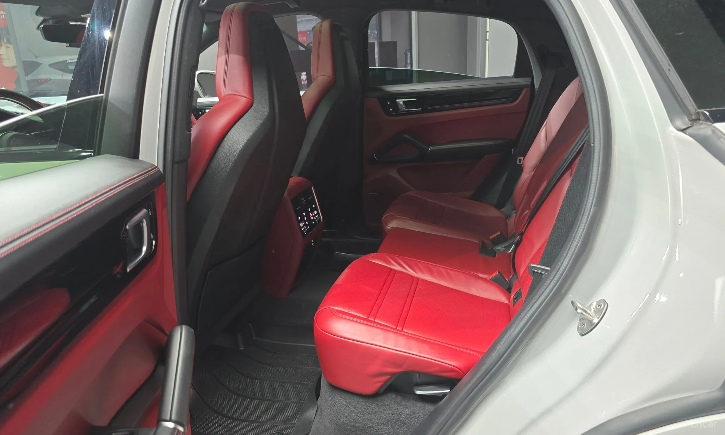 Porsche Cayenne (PO536) превью 12