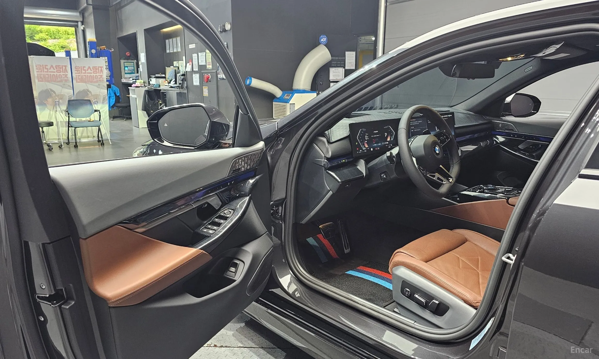 BMW 5 Series (G60) превью 10