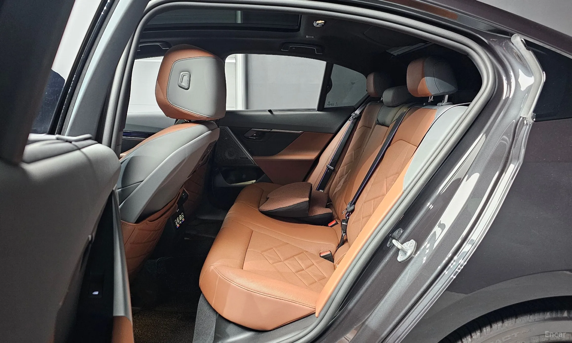 BMW 5 Series (G60) превью 12