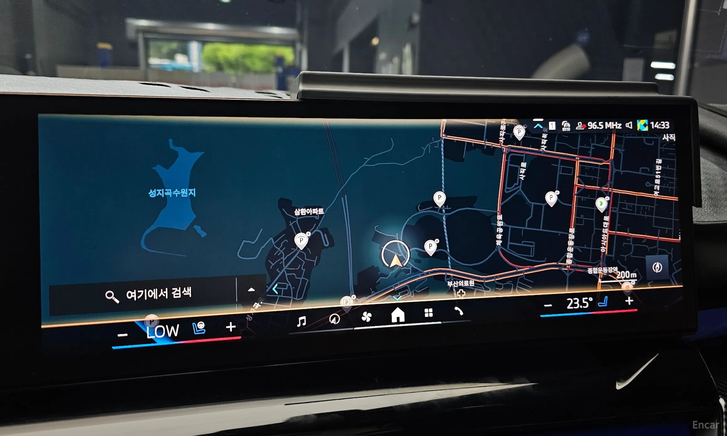 BMW 5 Series (G60) превью 14