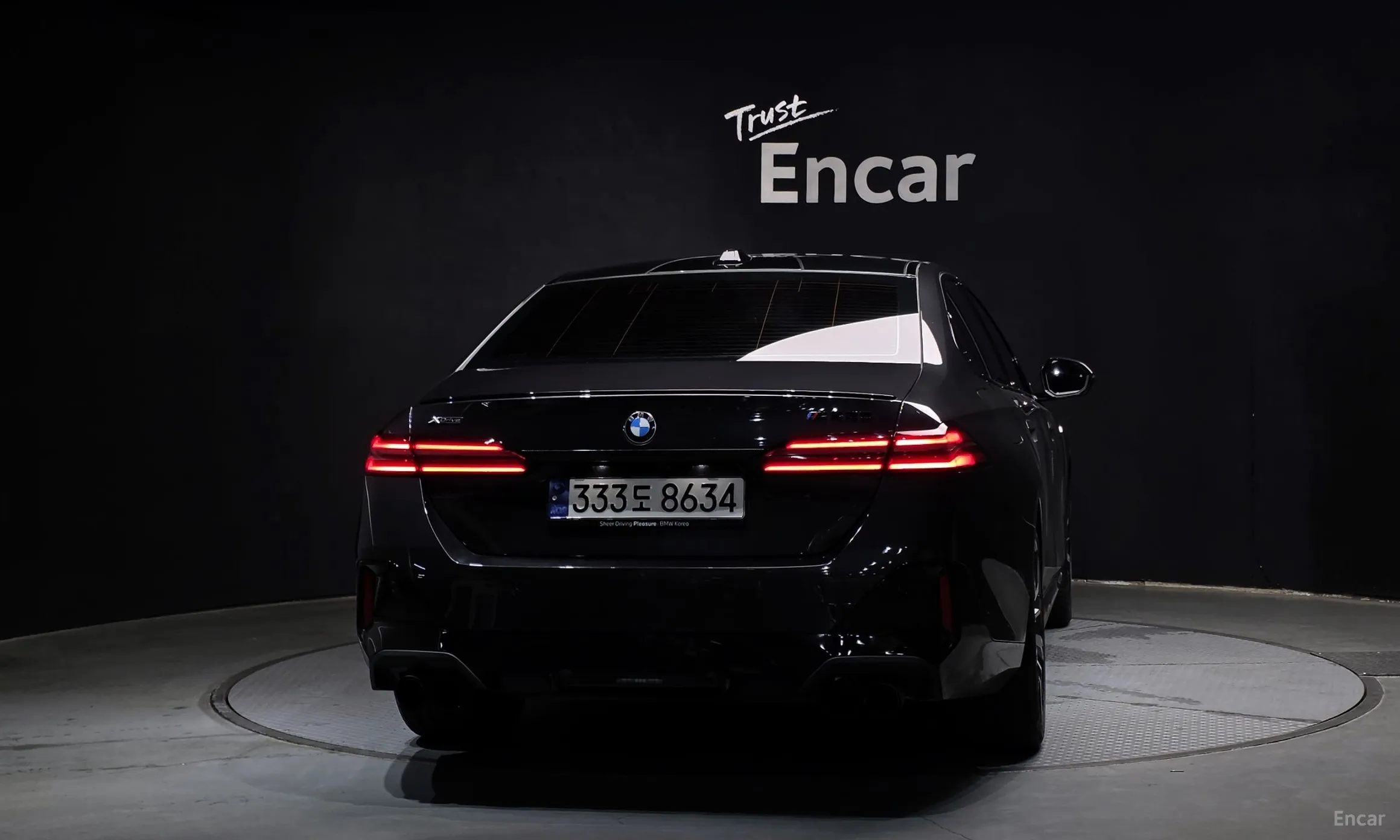 BMW 5 Series (G60) превью 4