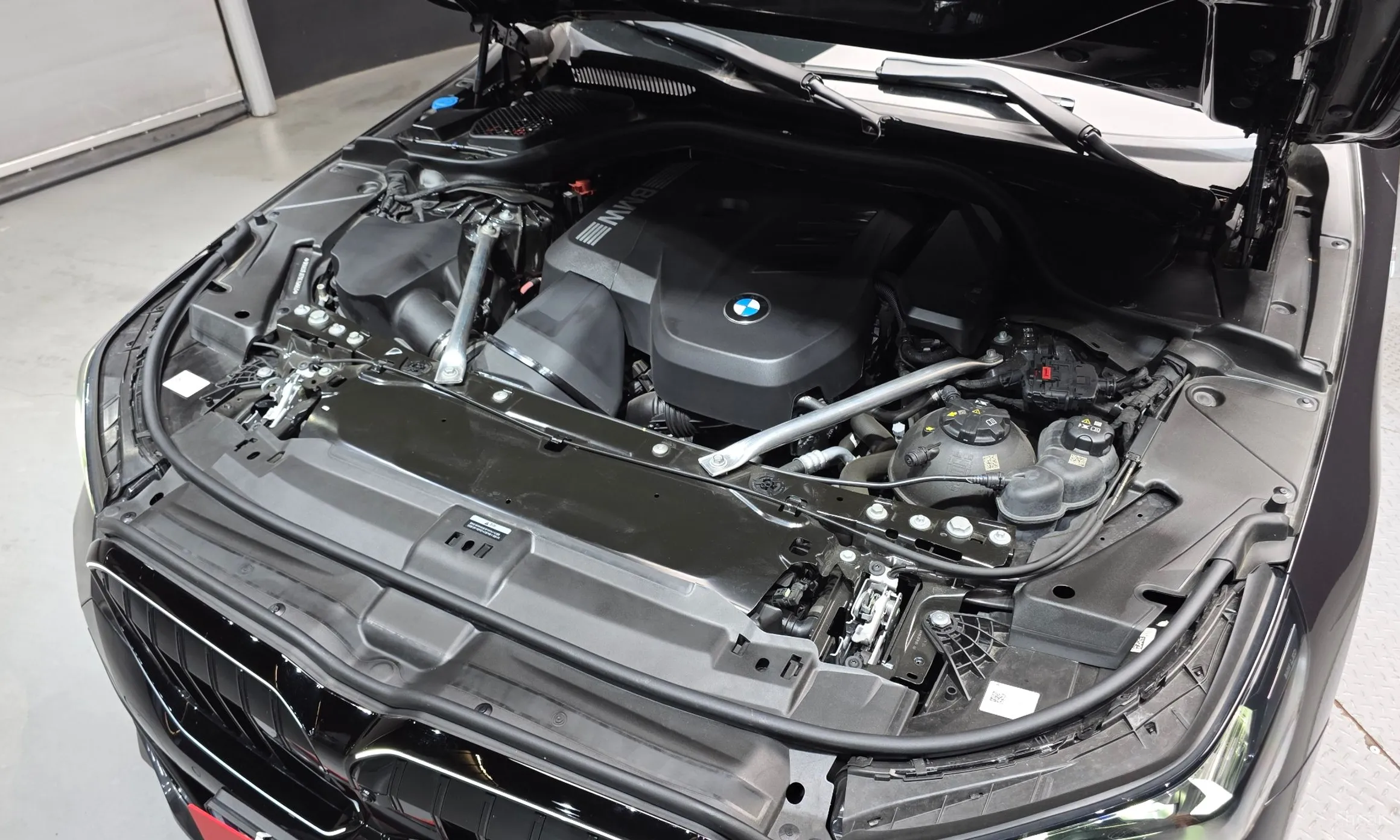 BMW 5 Series (G60) превью 6