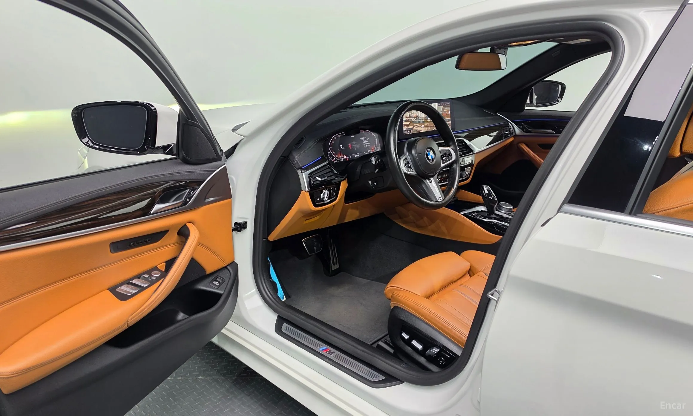 BMW 5 Series (G30) превью 10